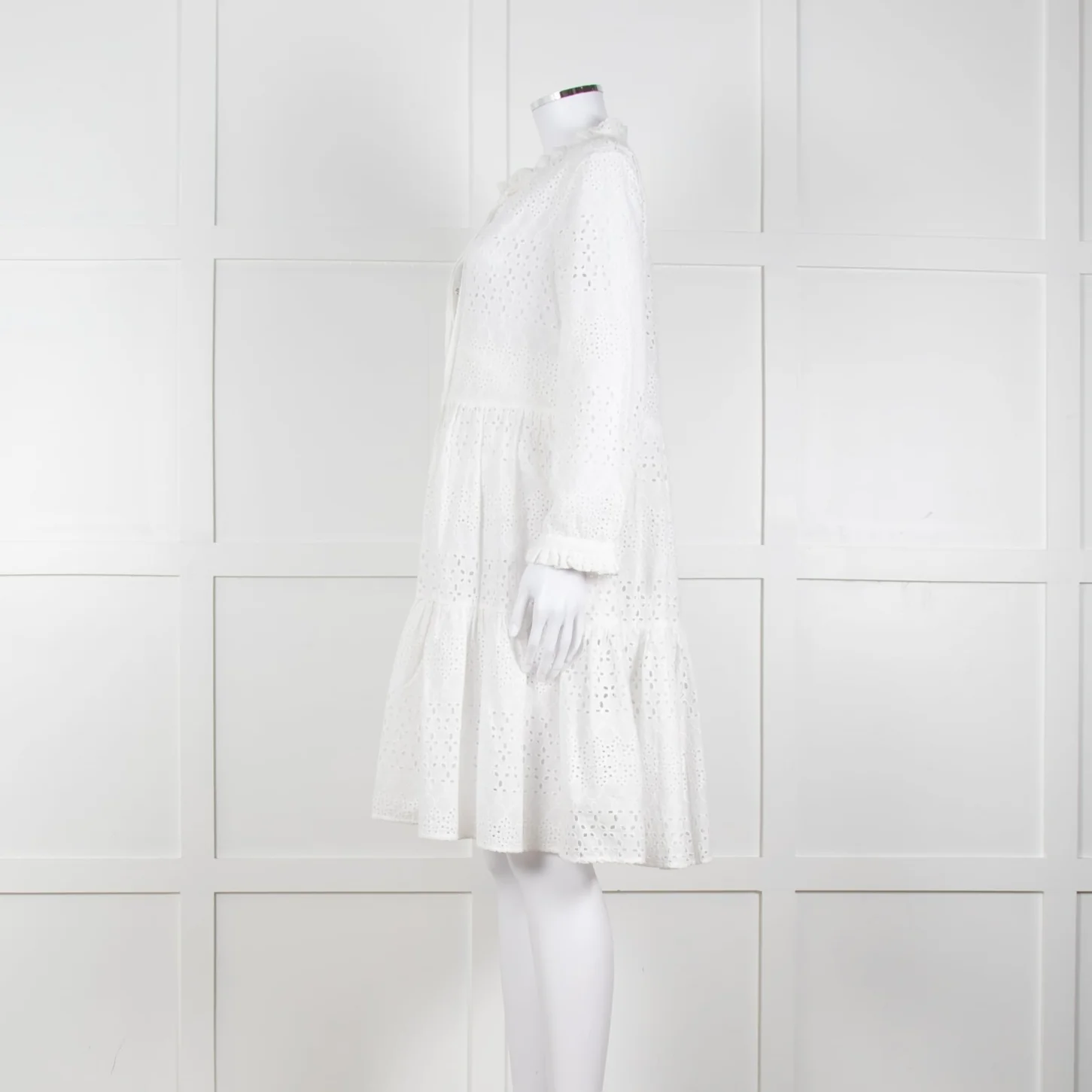 0039 Italy White Broderie Anglaise Short Dress - Image 3