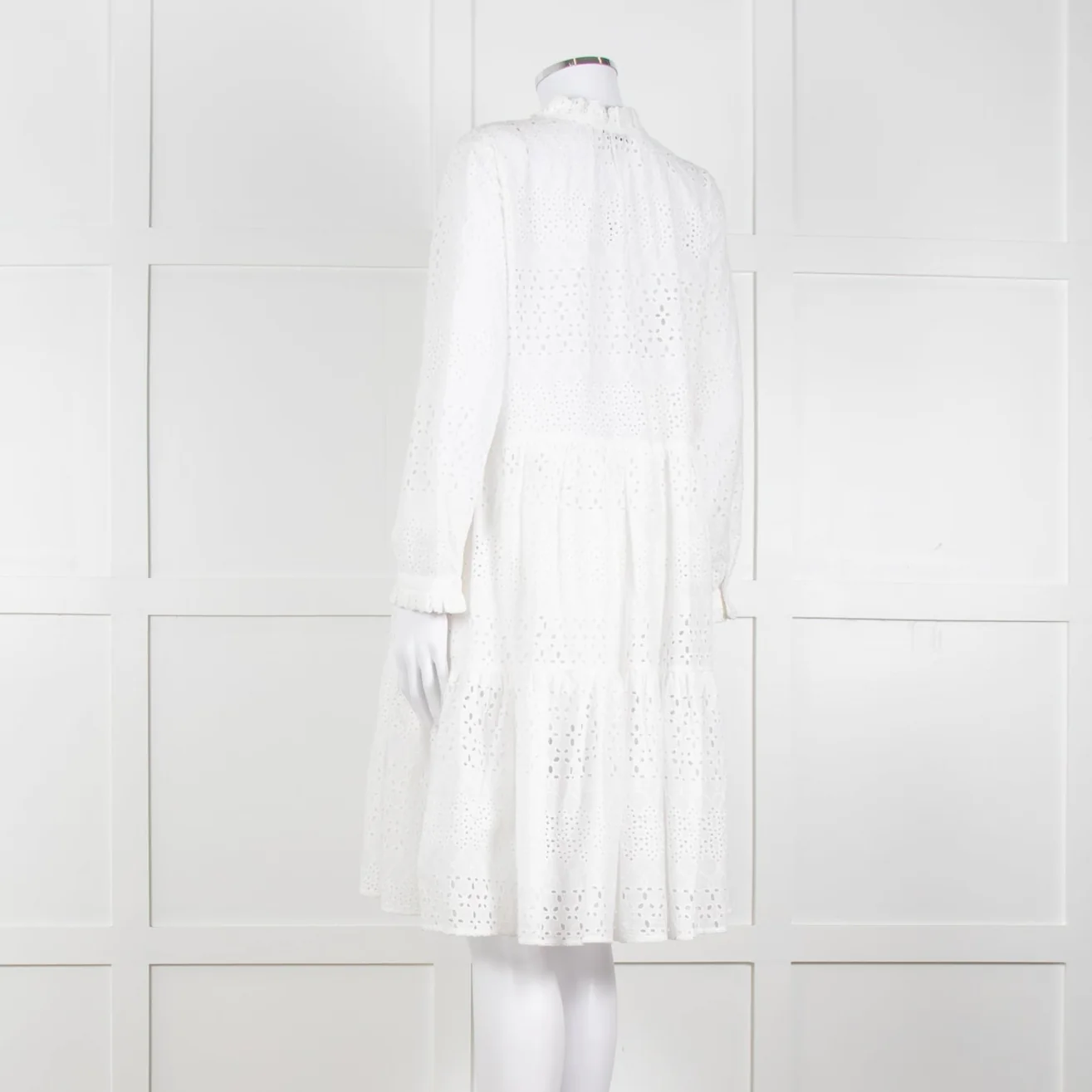 0039 Italy White Broderie Anglaise Short Dress - Image 4