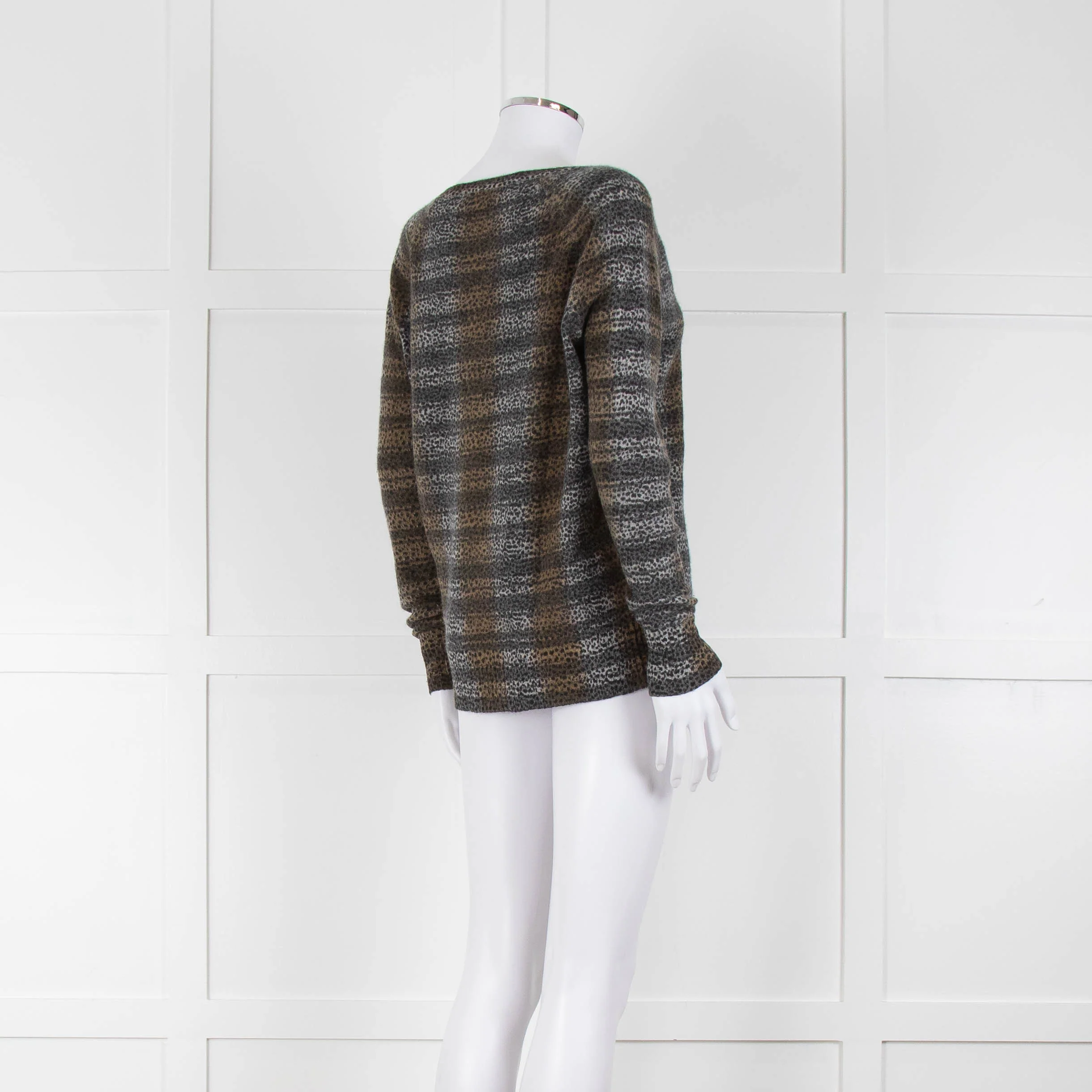 360 Cashmere Grey Beige Print Cashmere V-Neck Sweater - Image 4