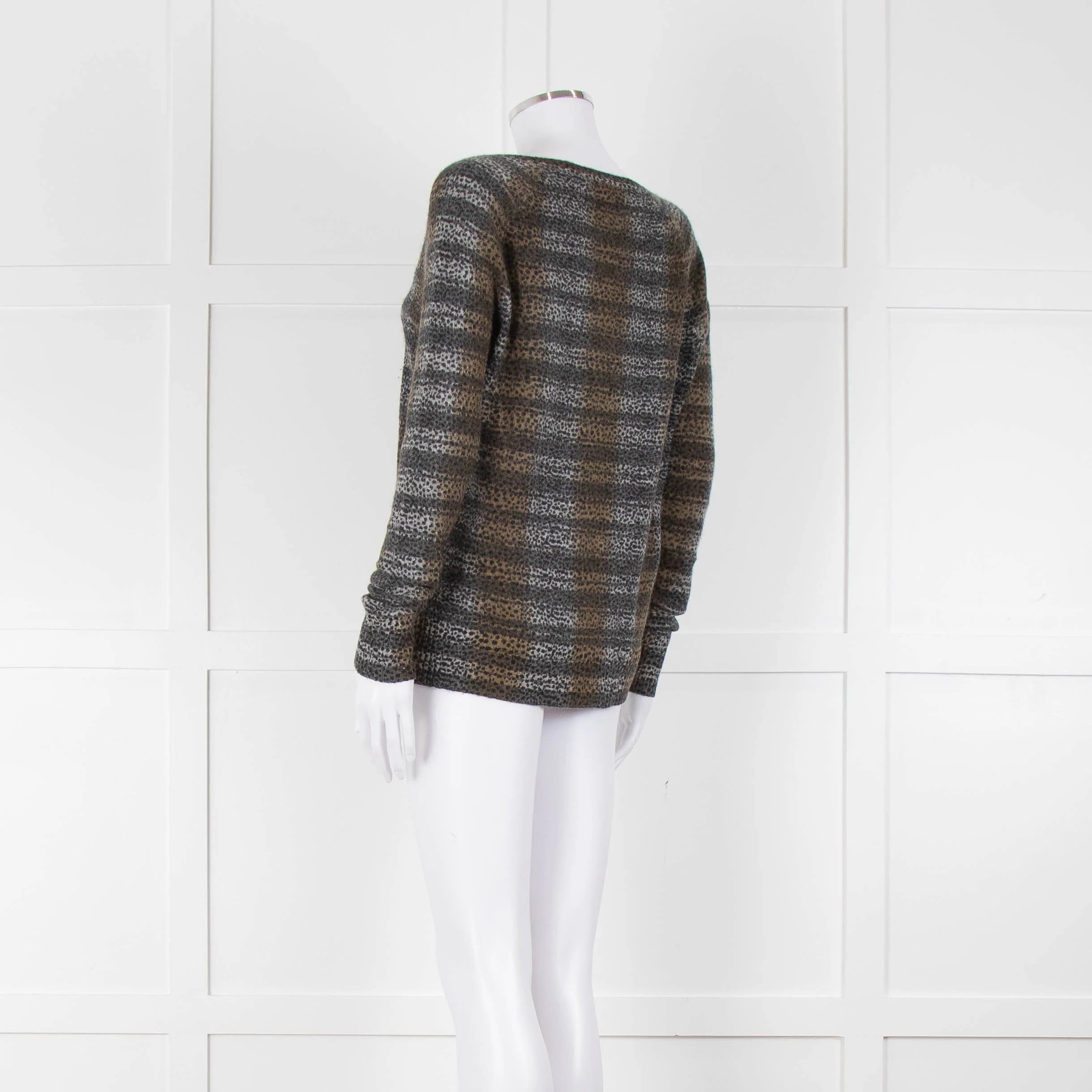 360 Cashmere Grey Beige Print Cashmere V-Neck Sweater - Image 6