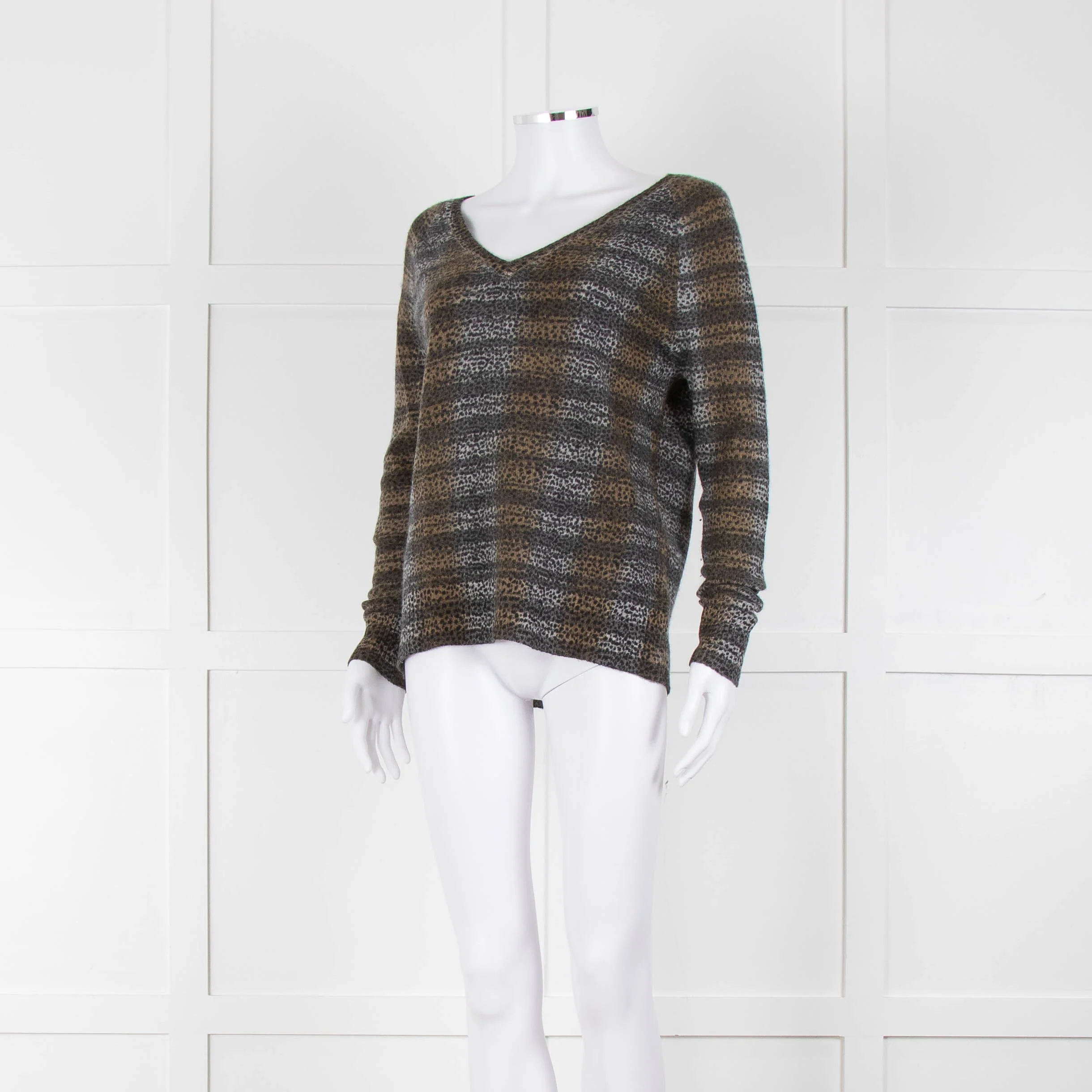 360 Cashmere Grey Beige Print Cashmere V-Neck Sweater - Image 8