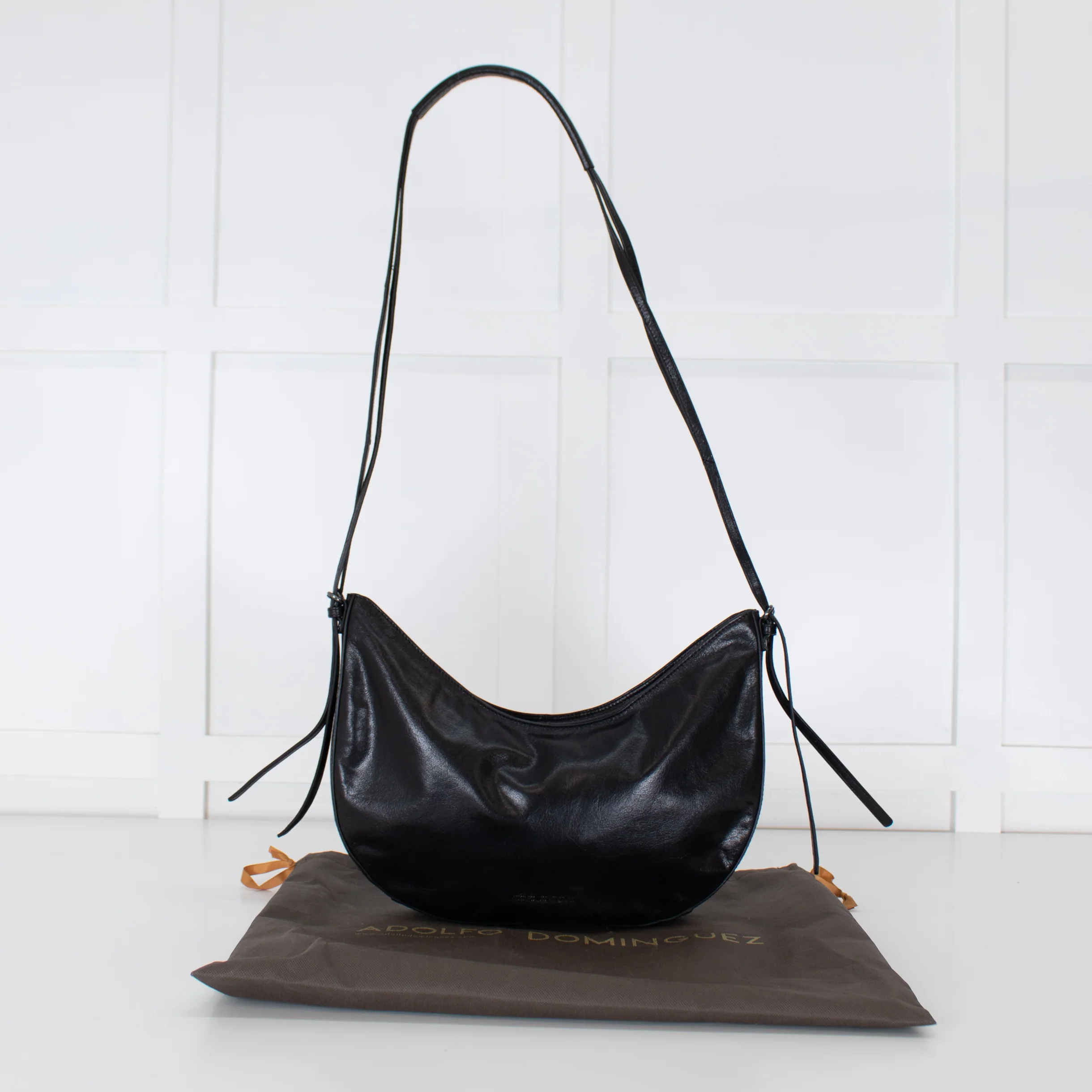 Adolfo Dominguez Black Leather Half Moon Crossbody Bag - Image 2