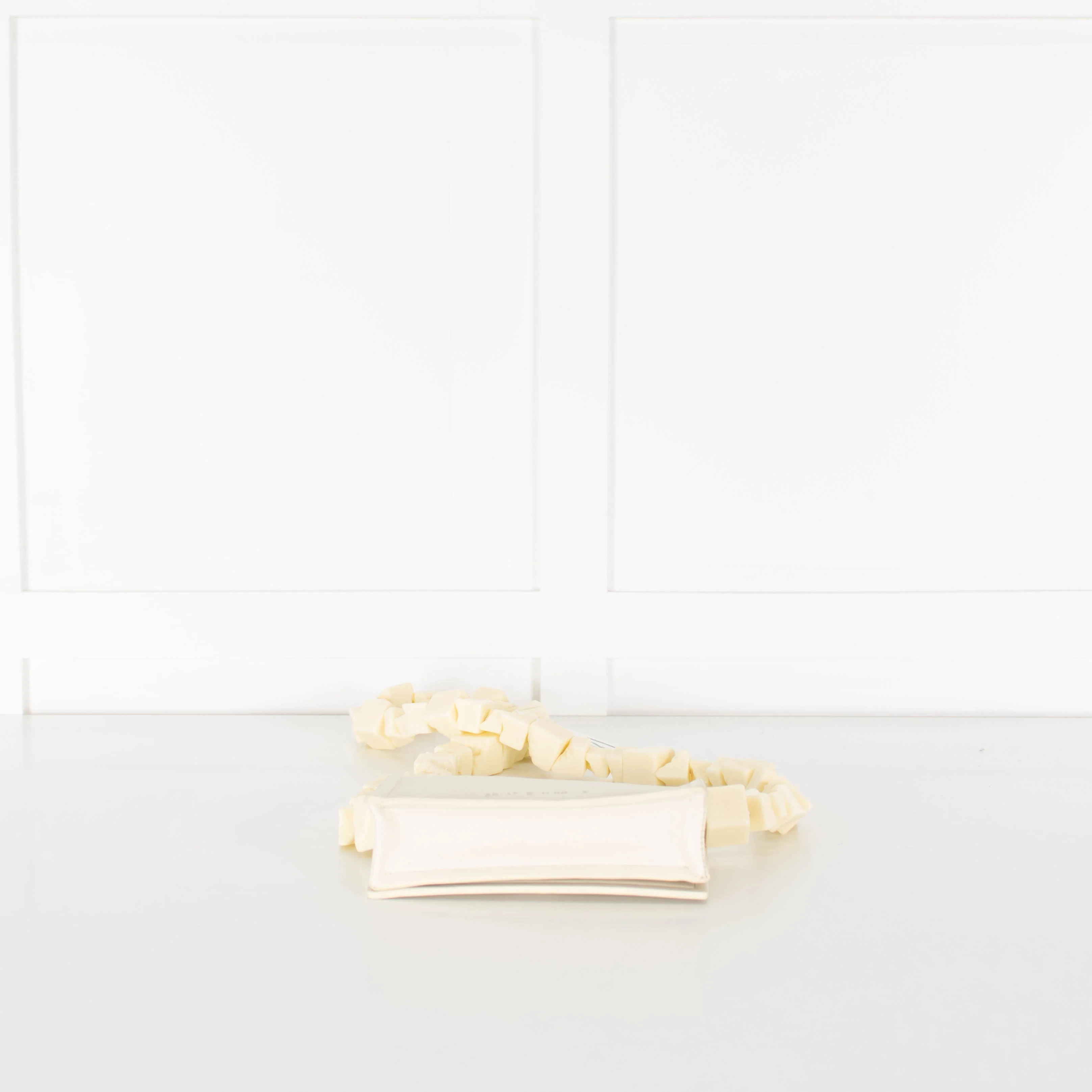 Adolfo Dominguez Cream Crossbody Bag with Chunky Bead Strap - Image 6