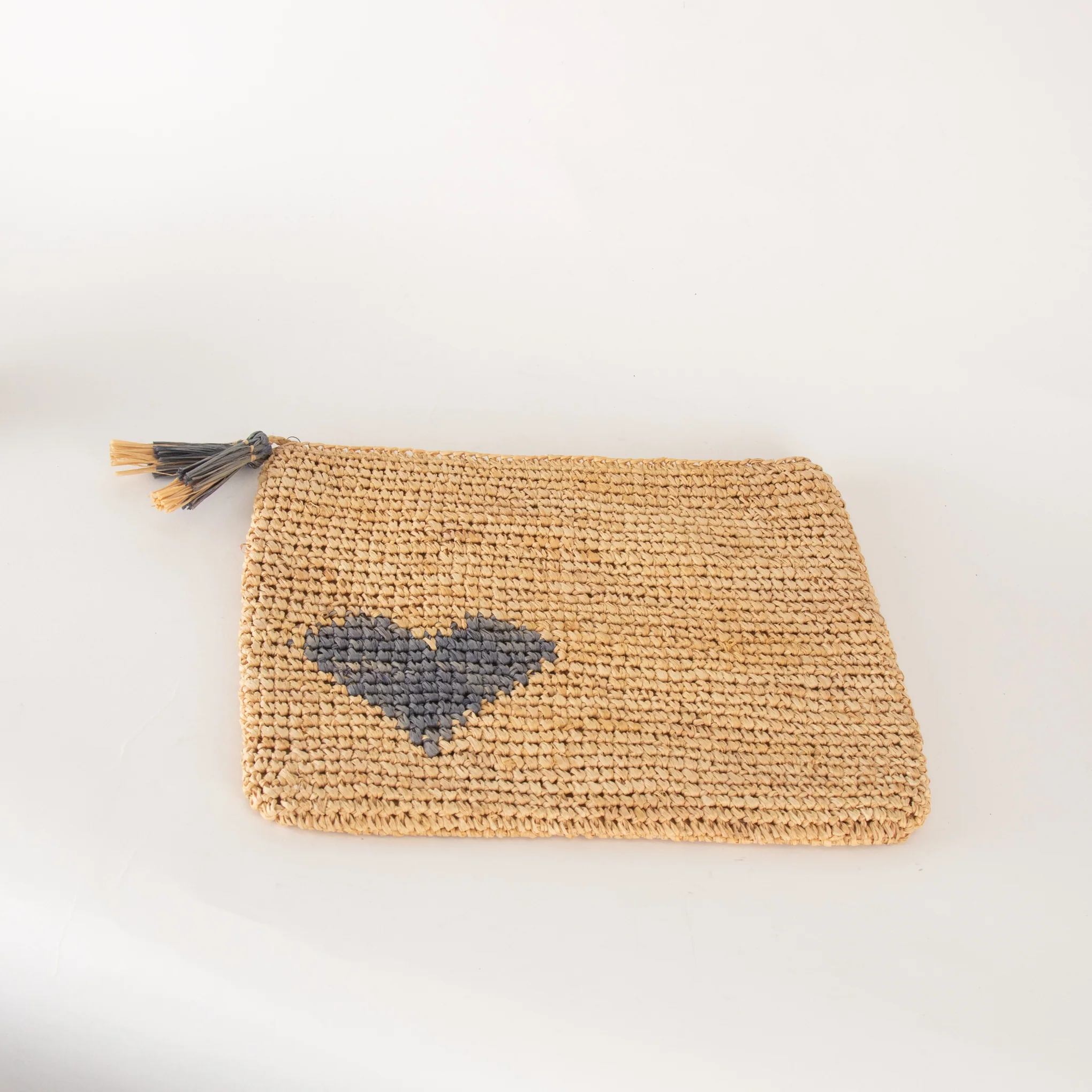 Aerin Large Blue Heart Raffia Zip Pouch - Image 3