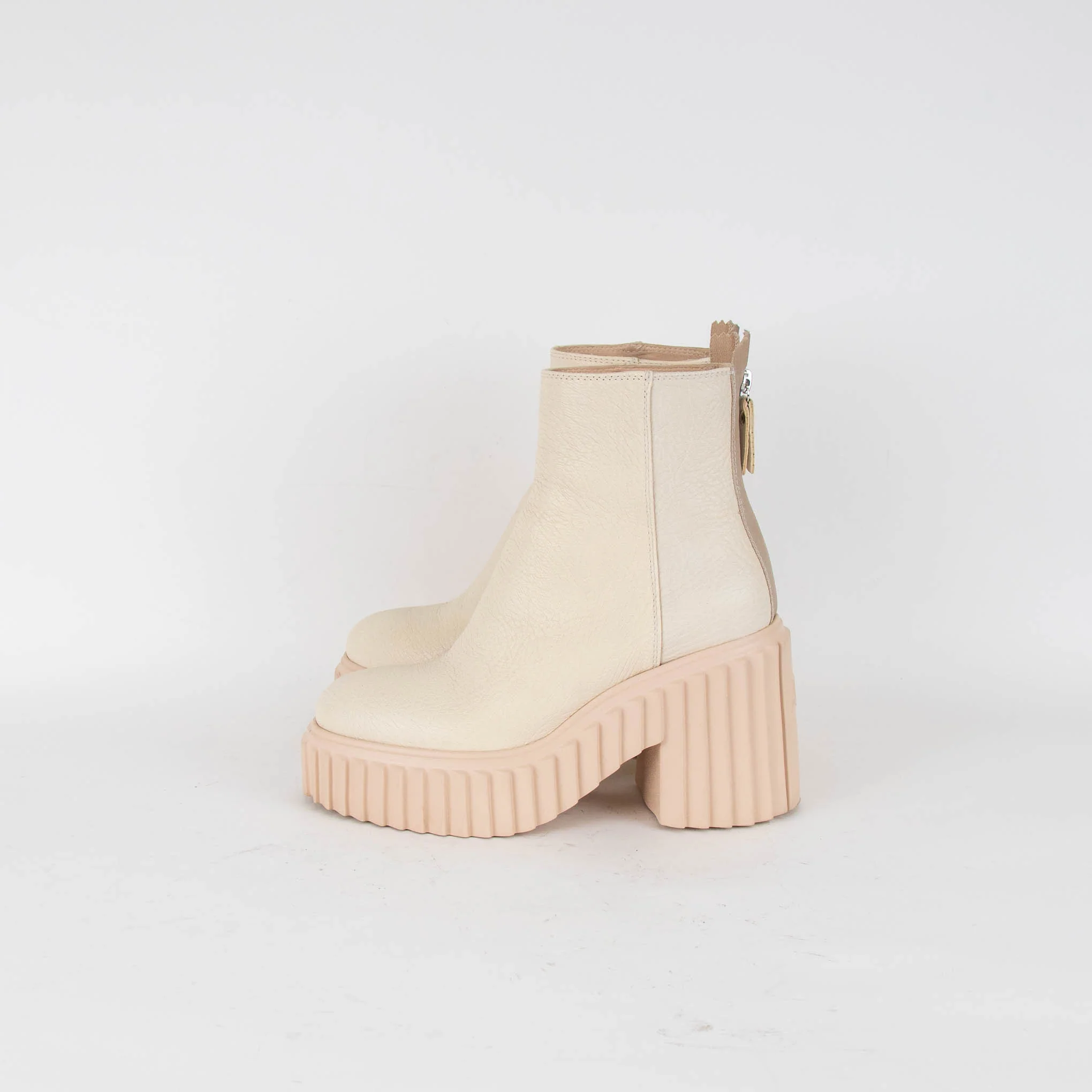 AGL Tiggy Cream Boots With Block Heel - Image 3