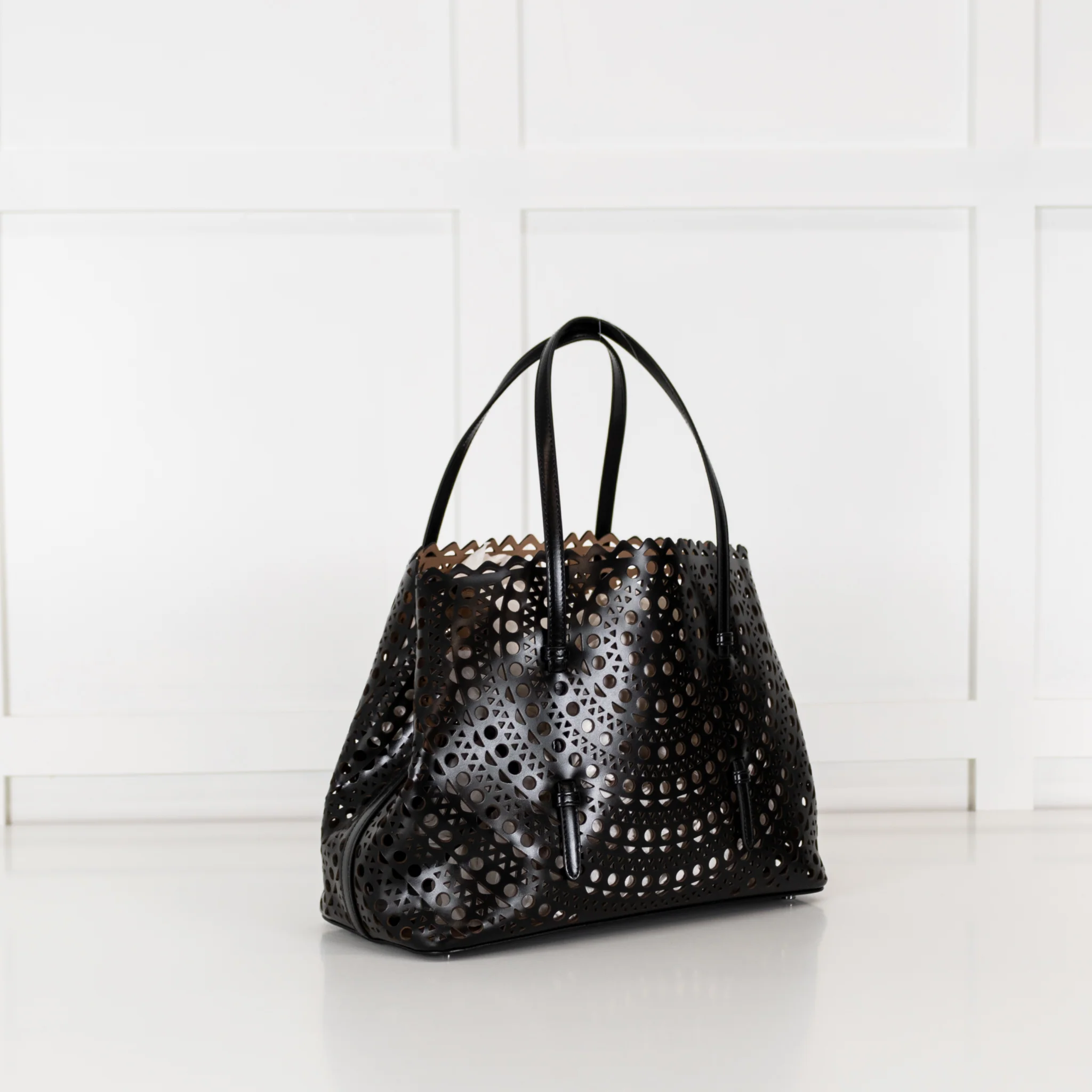 Alaia Black Le Mina 32 Laser Cut Top Handle Bag - Image 5