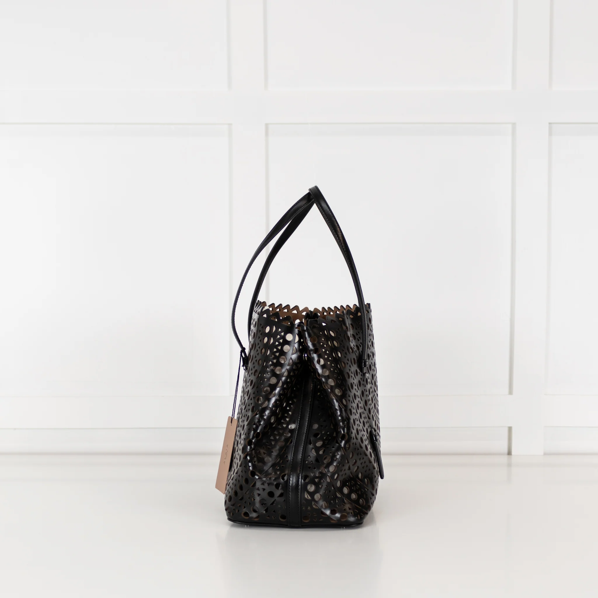 Alaia Black Le Mina 32 Laser Cut Top Handle Bag - Image 7