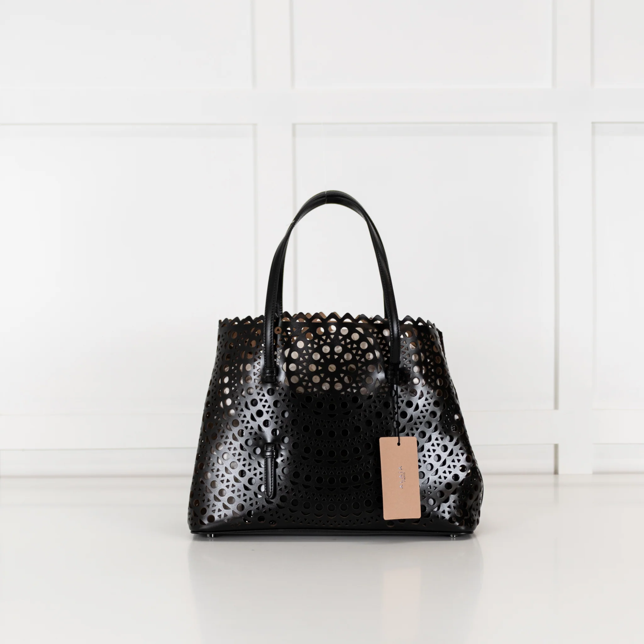 Alaia Black Le Mina 32 Laser Cut Top Handle Bag - Image 8