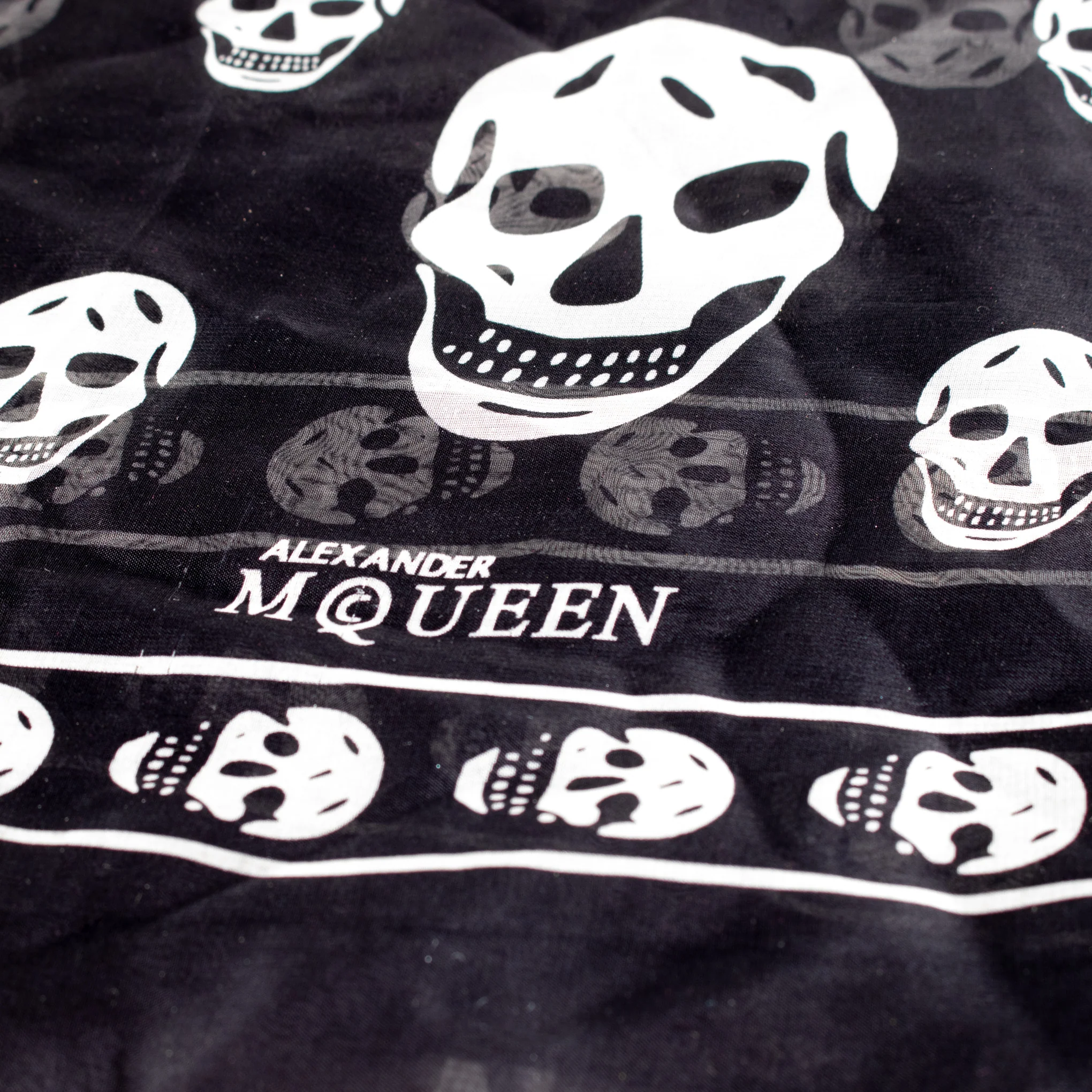 Alexander McQueen Black and White Skull Print Scarf - Image 4