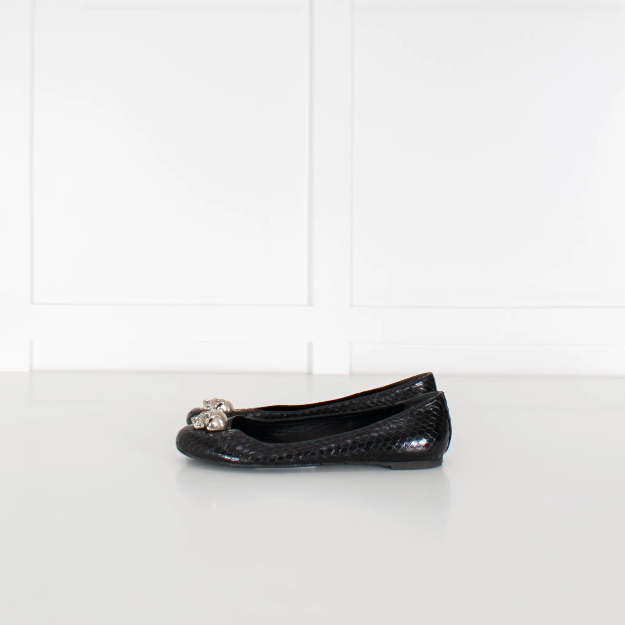 Alexander McQueen Black Snake Embossed Skull Flat Pumps - Image 3
