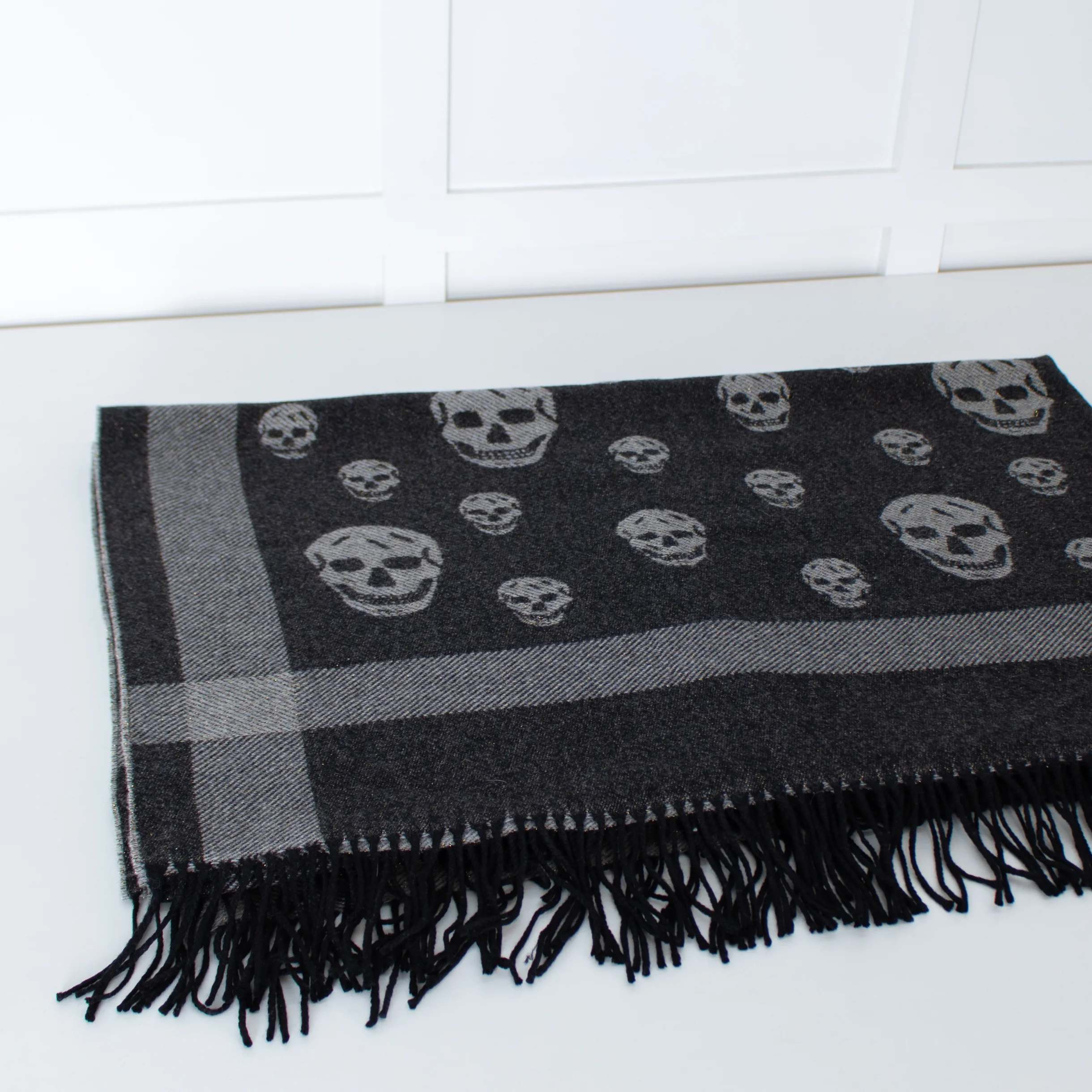 Alexander McQueen Grey Shawl With Gold Thread And Skulls - Image 2
