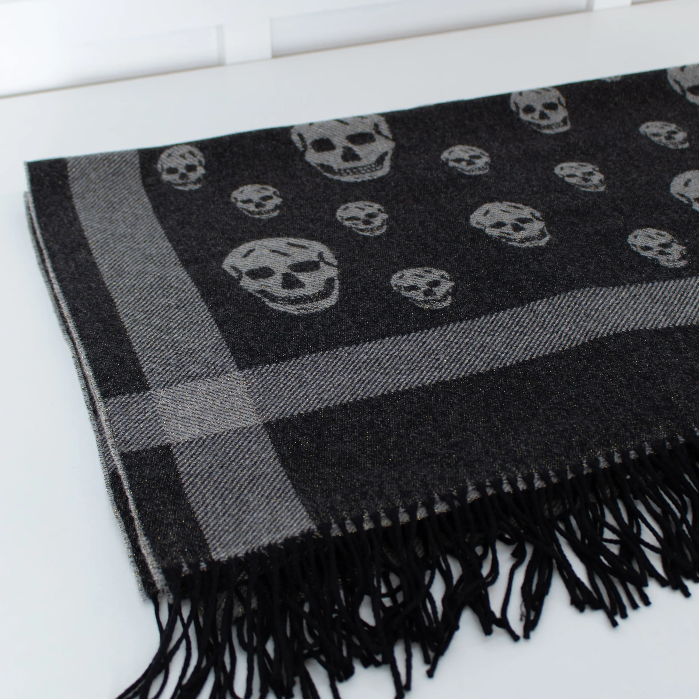 Alexander McQueen Grey Shawl With Gold Thread And Skulls - Image 3