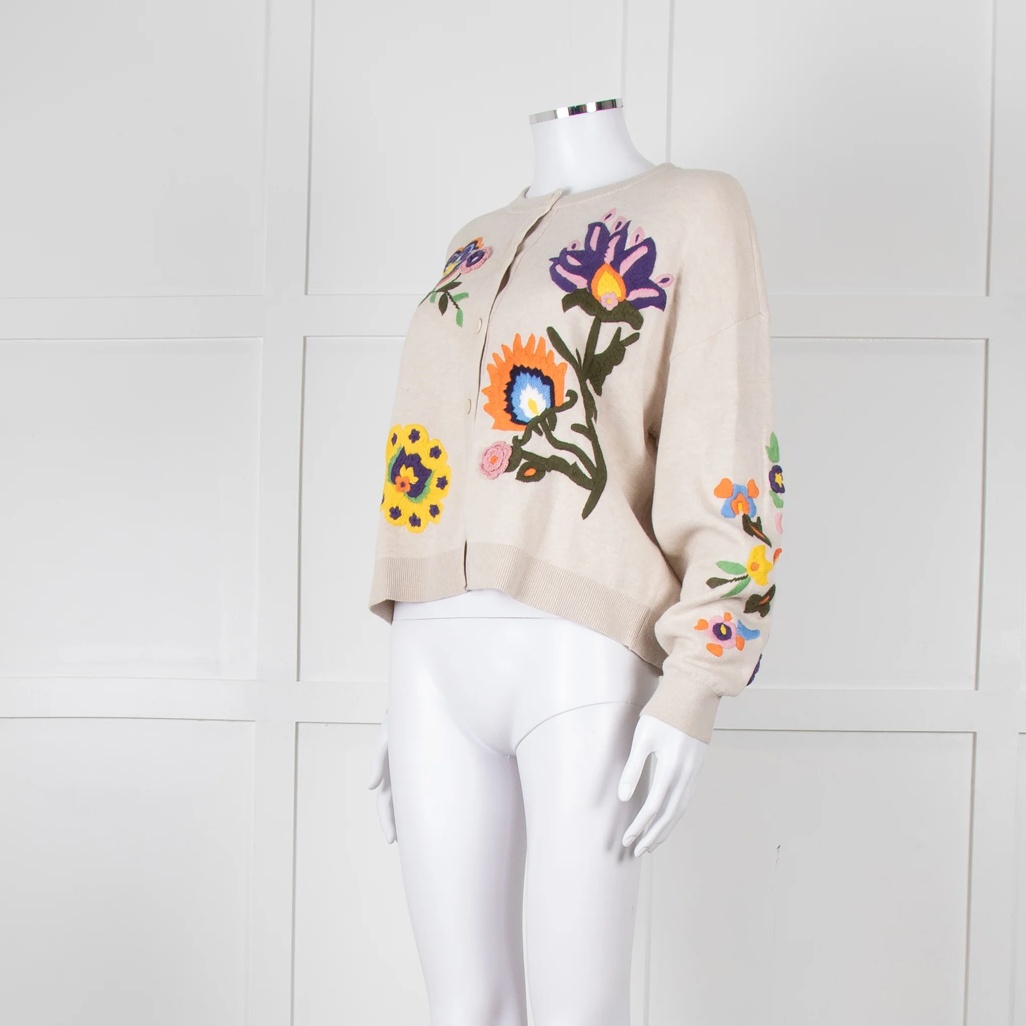 Alice & Olivia Cream Cardigan With Floral Embroidered Flowers - Image 7