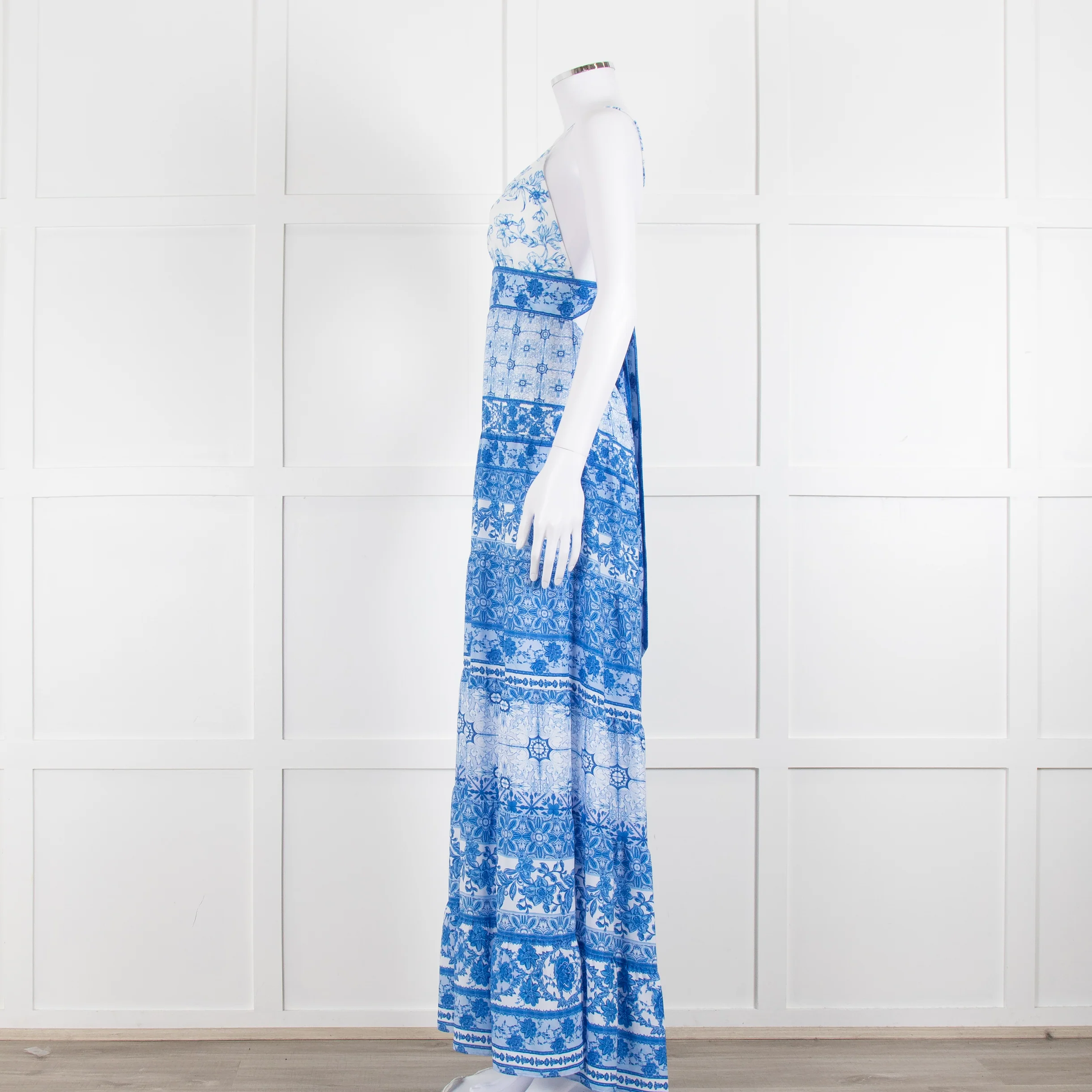Alice + Olivia White Blue Floral Sleeveless Maxi Dress - Image 7
