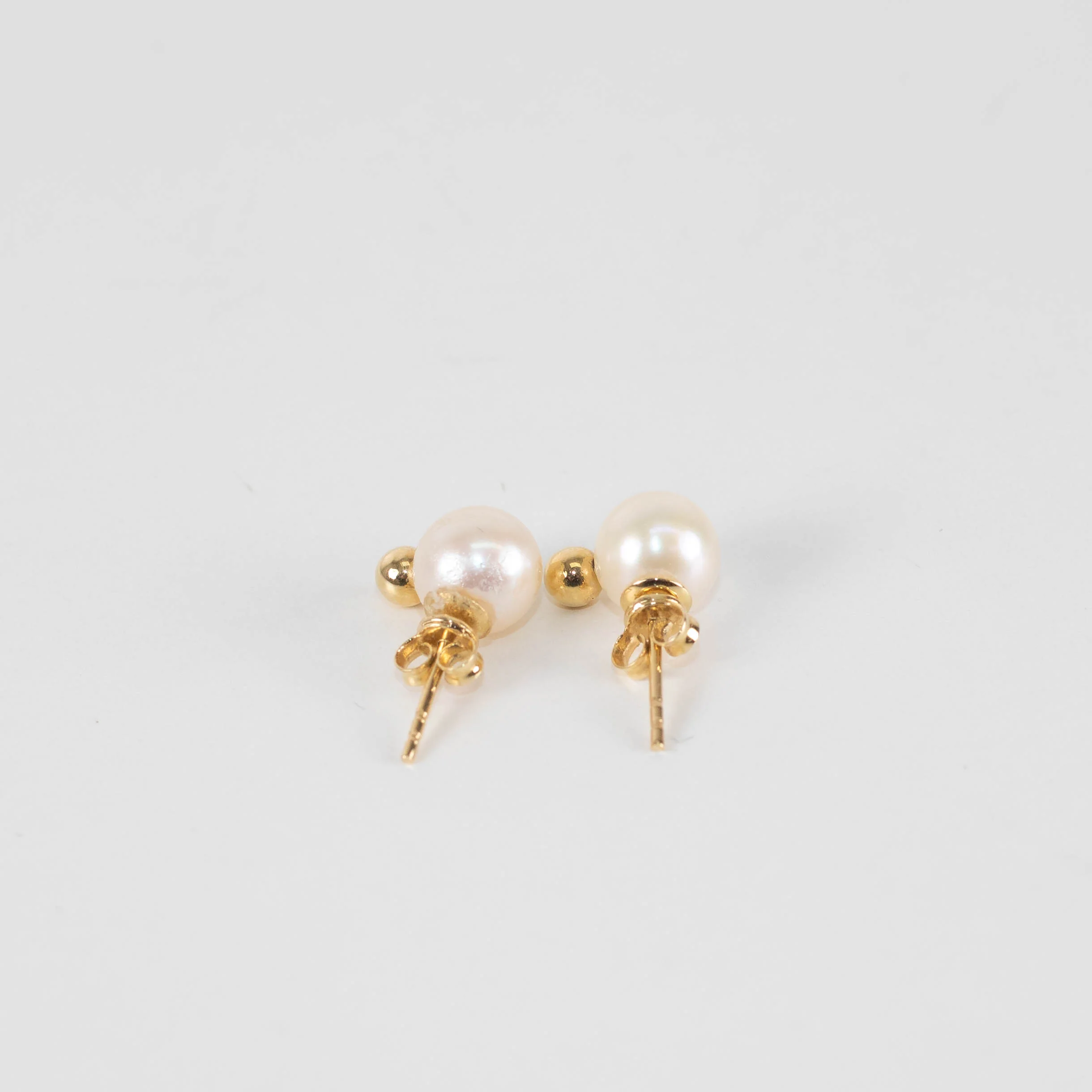 Anine Bing Pearl And Gold Stud Earrings - Image 4