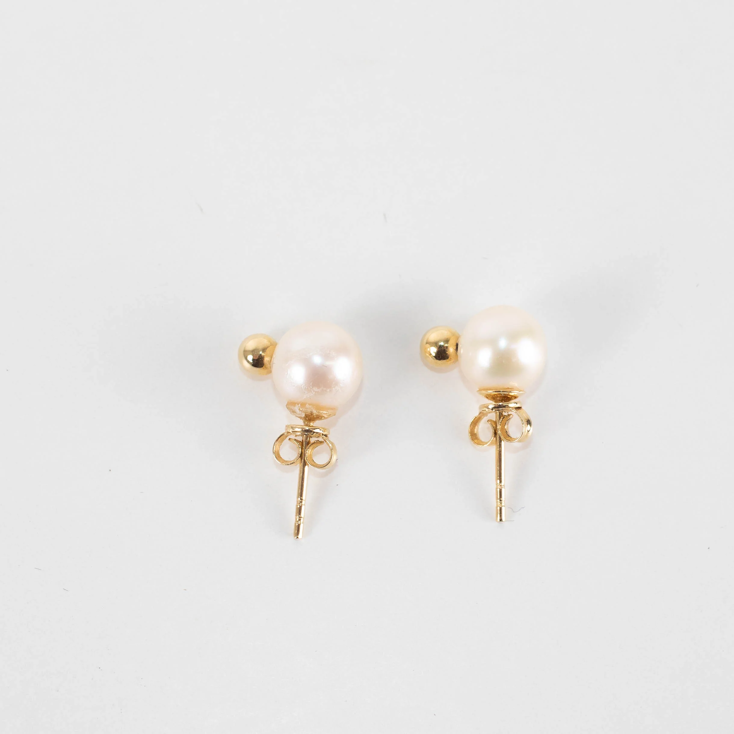 Anine Bing Pearl And Gold Stud Earrings - Image 5