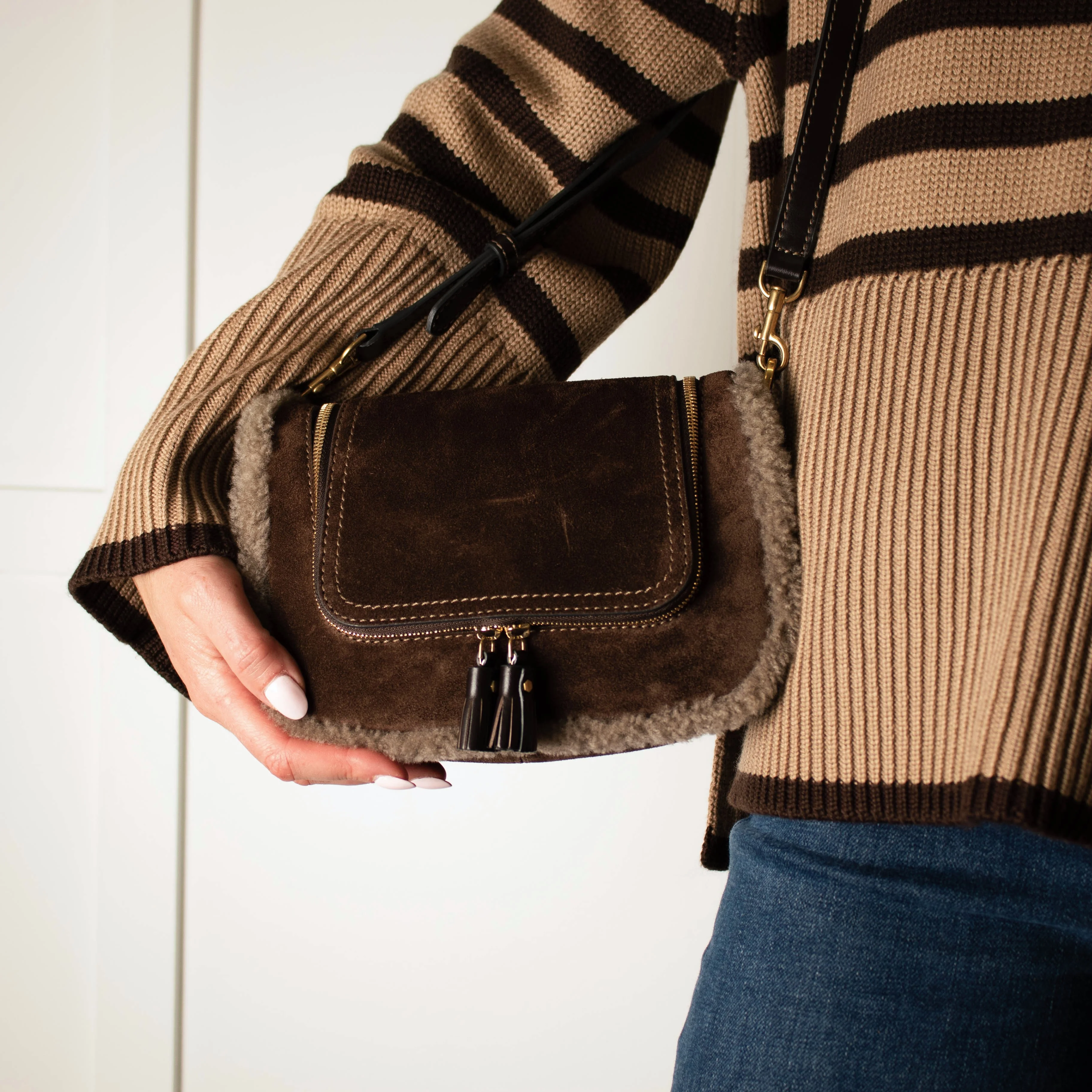 Anya Hindmarch Small Vere Satchel in Coffee Suede with Shearling Trim - Image 2