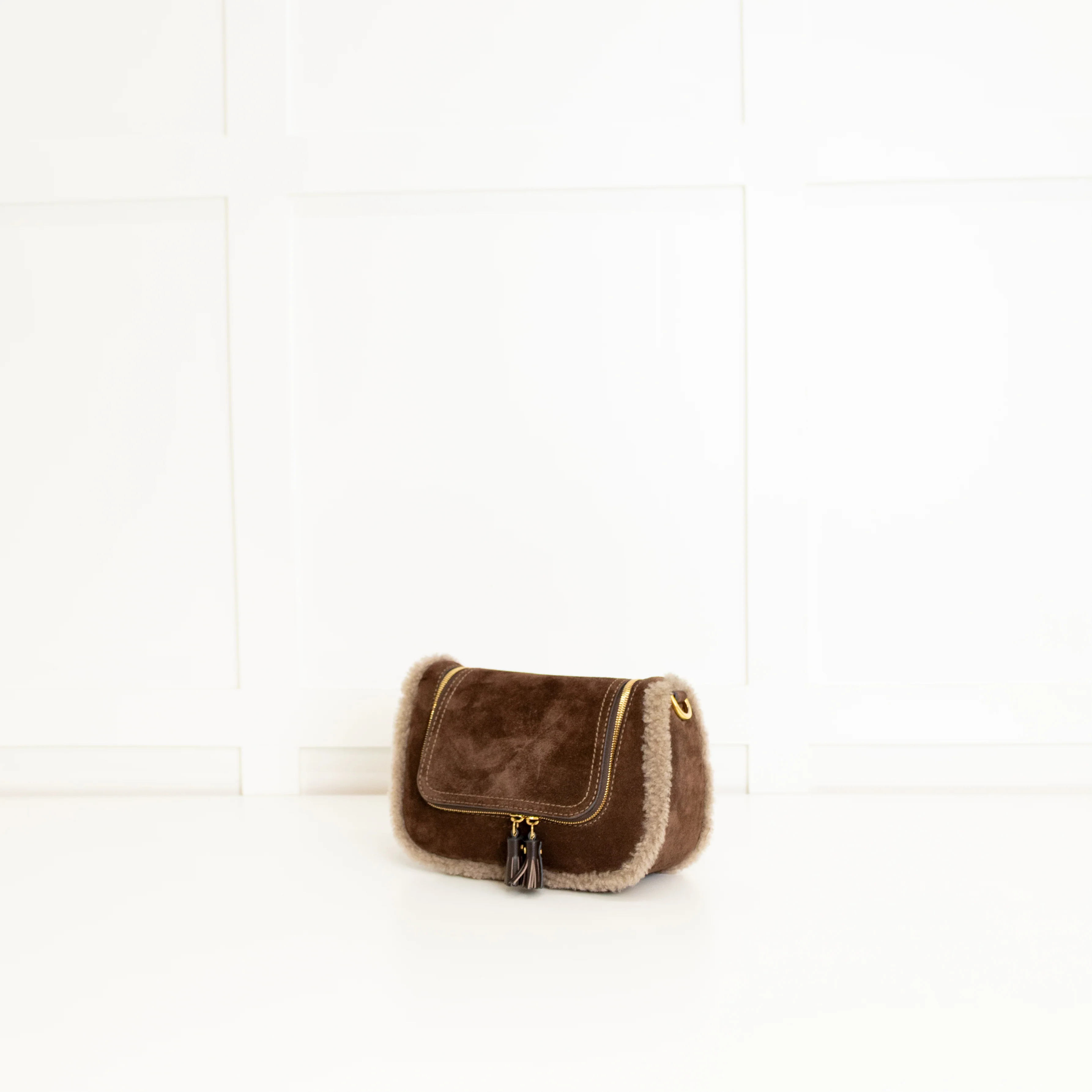 Anya Hindmarch Small Vere Satchel in Coffee Suede with Shearling Trim - Image 3