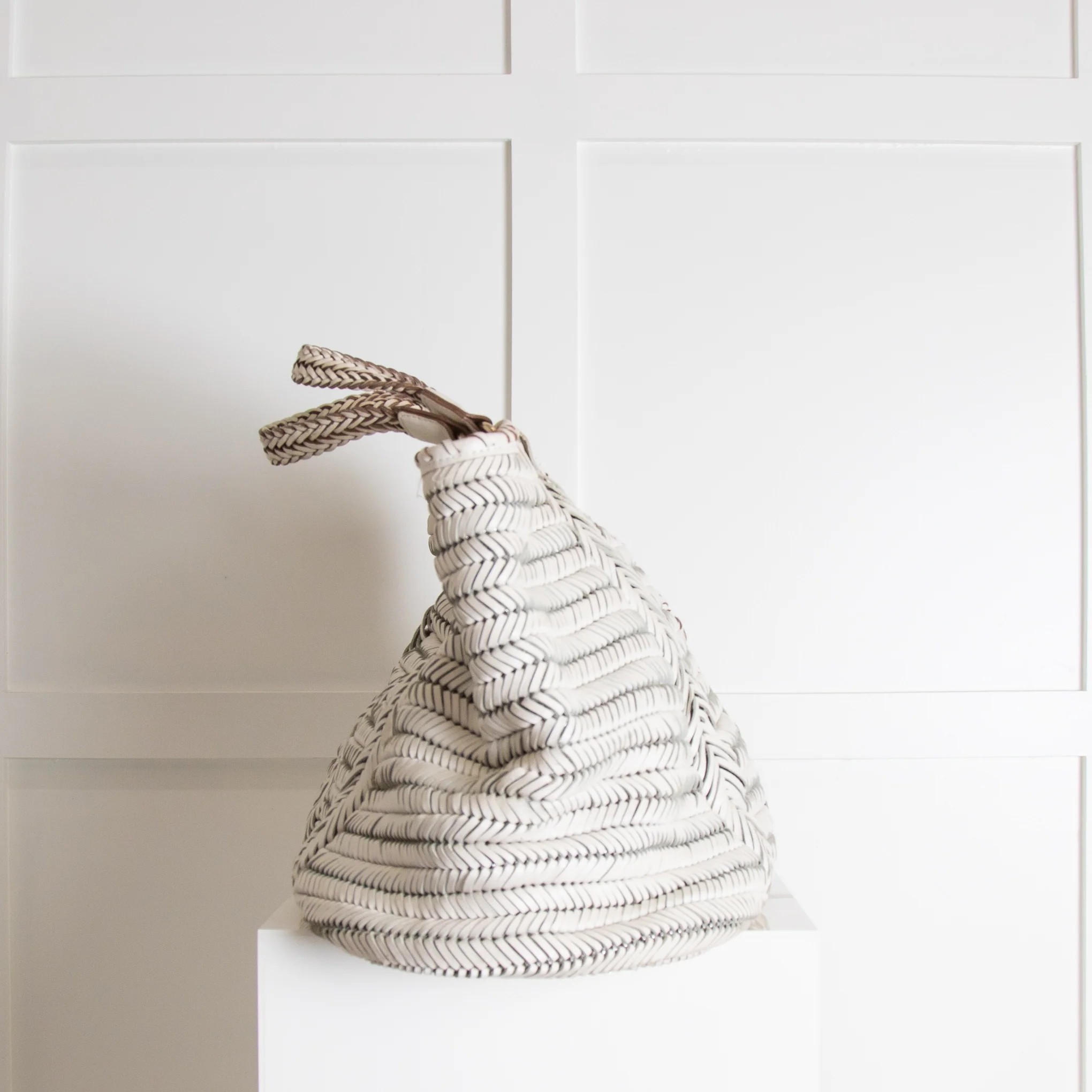 Anya Hindmarch White Woven Tote Bag - Image 3