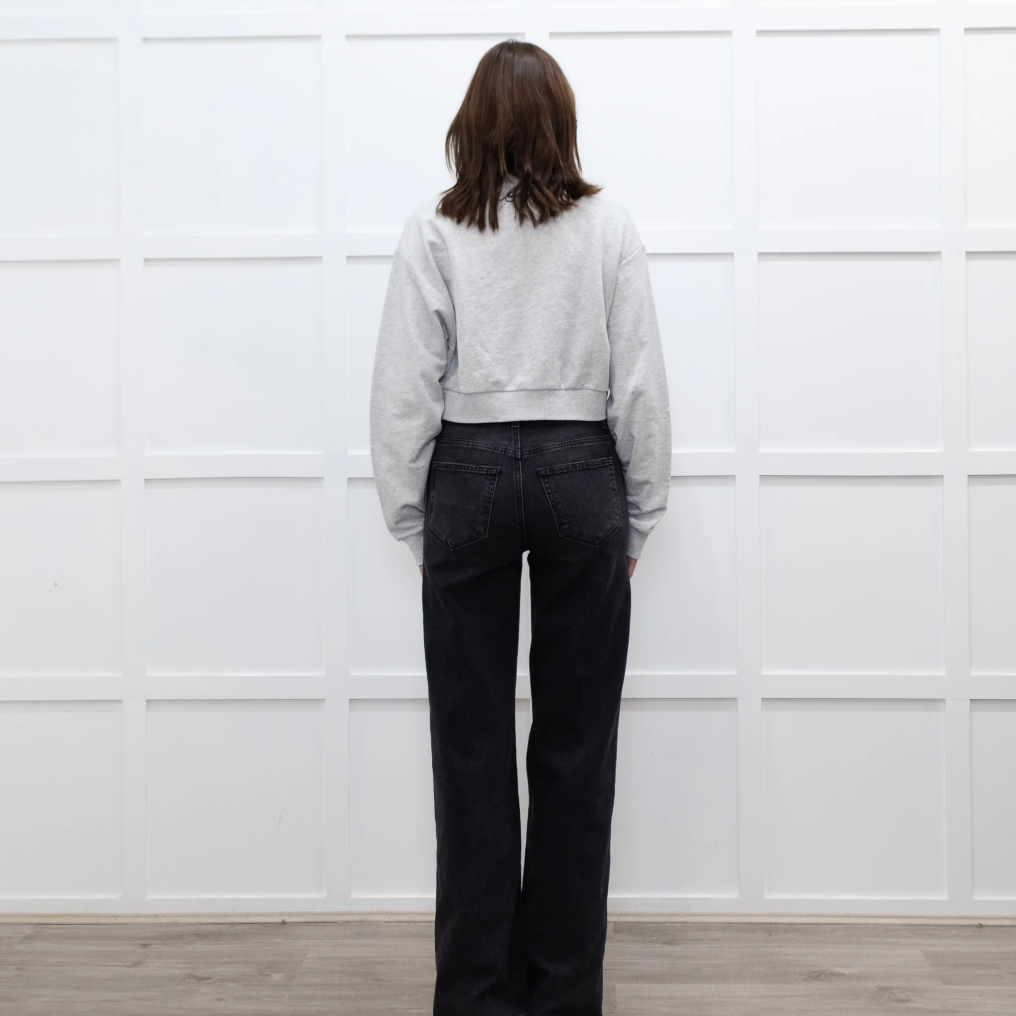 A.P.C Grey Ecstasy Embroidery Motif Cropped Sweatshirt - Image 5