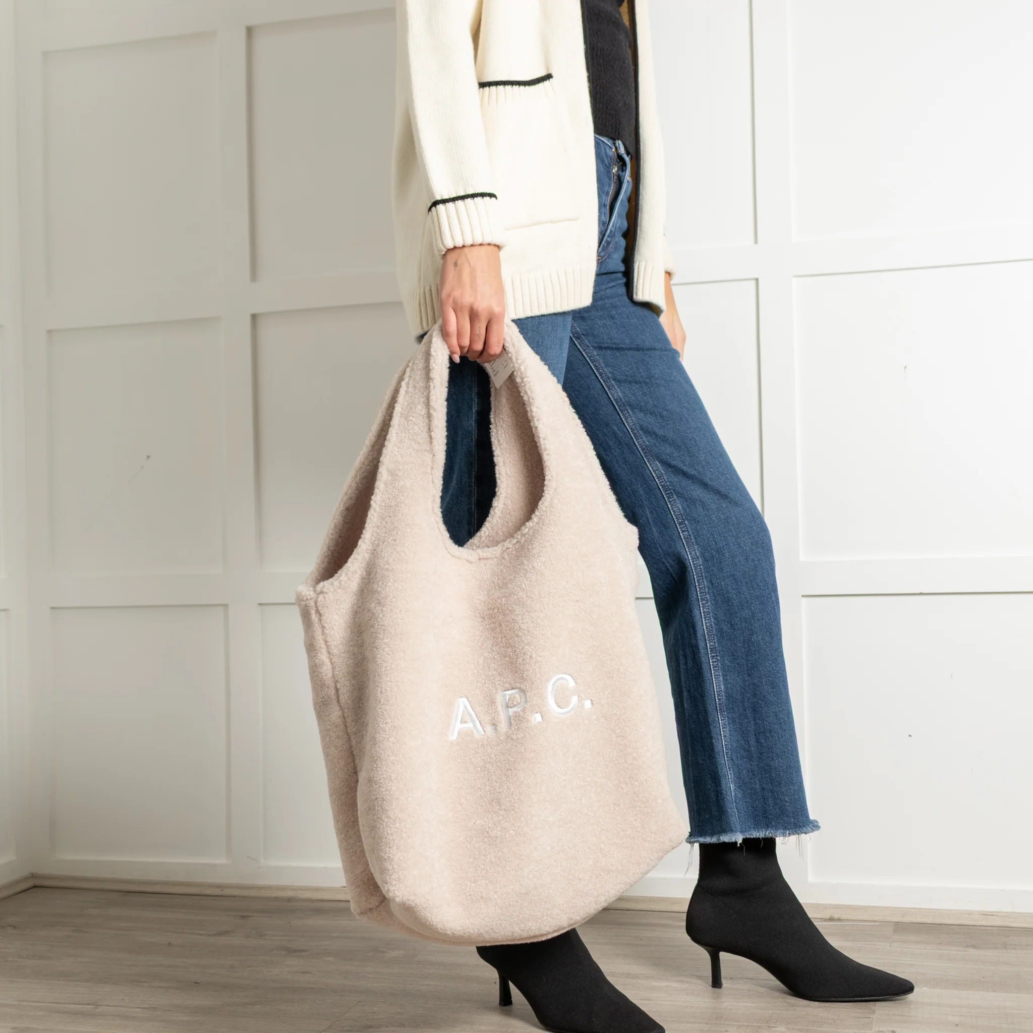 APC Ninon Cream Boucle Tote Bag - Image 4