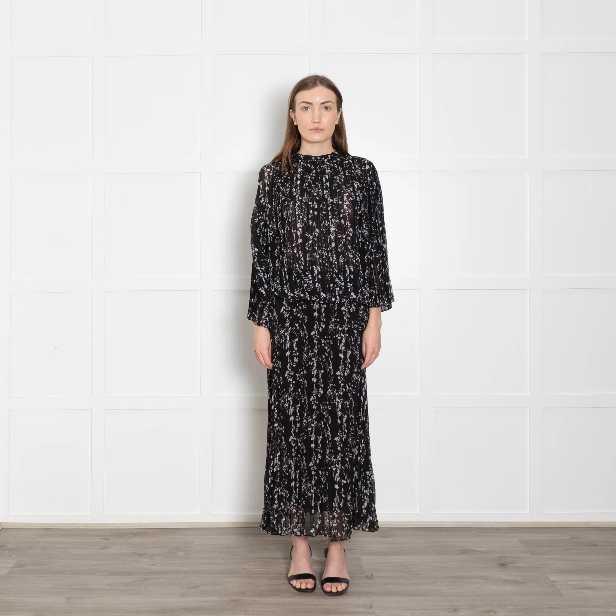 Ba & Sh  Black White Floral Pleated Midi Skirt