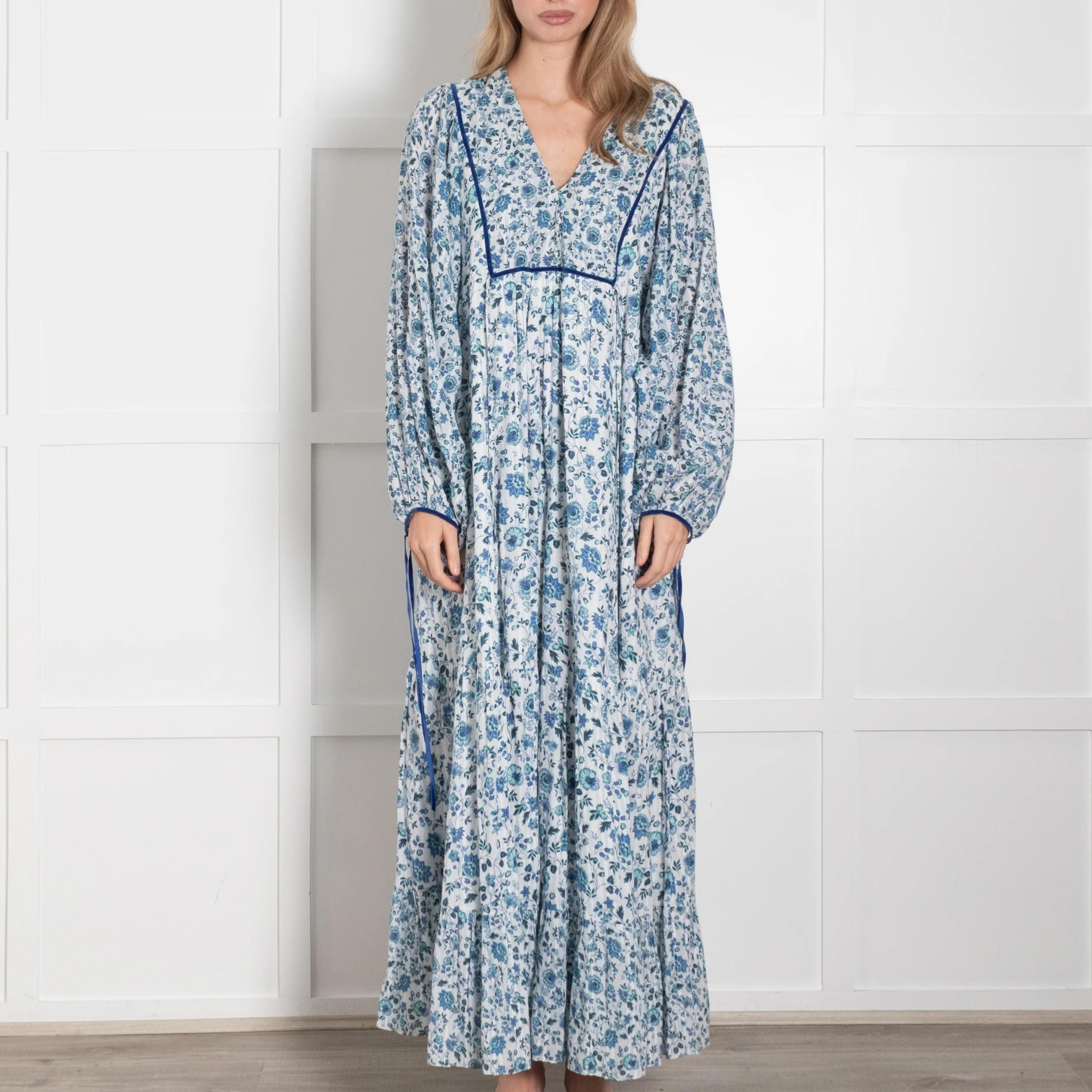 Beulah London Blue Floral Voluminous Sleeve Maxi Dress - Image 2
