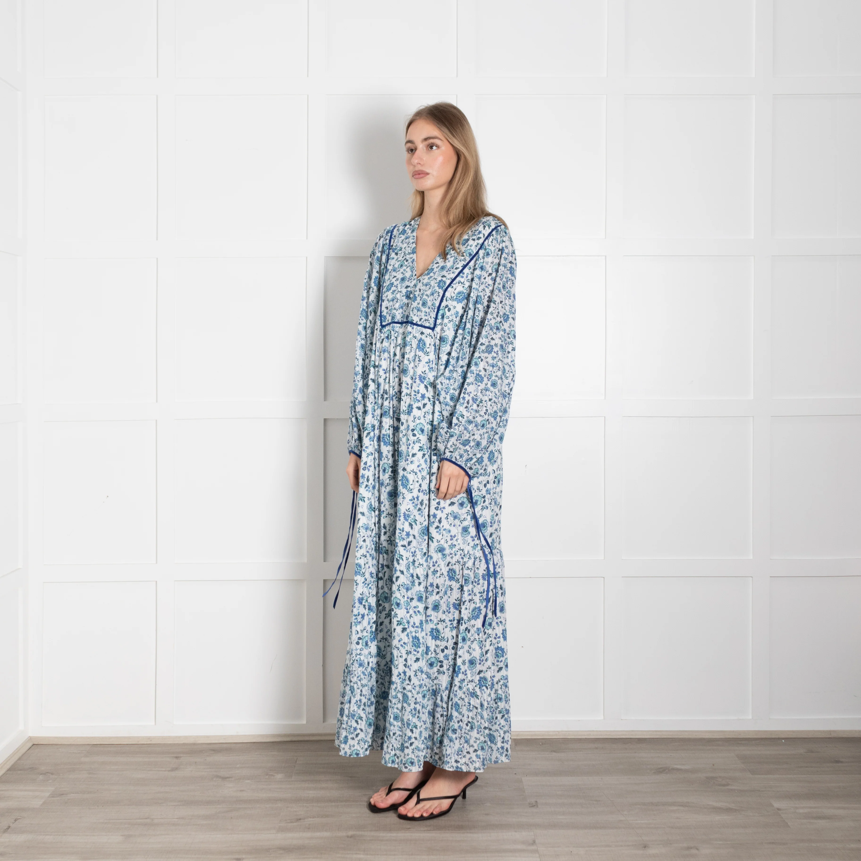 Beulah London Blue Floral Voluminous Sleeve Maxi Dress - Image 3