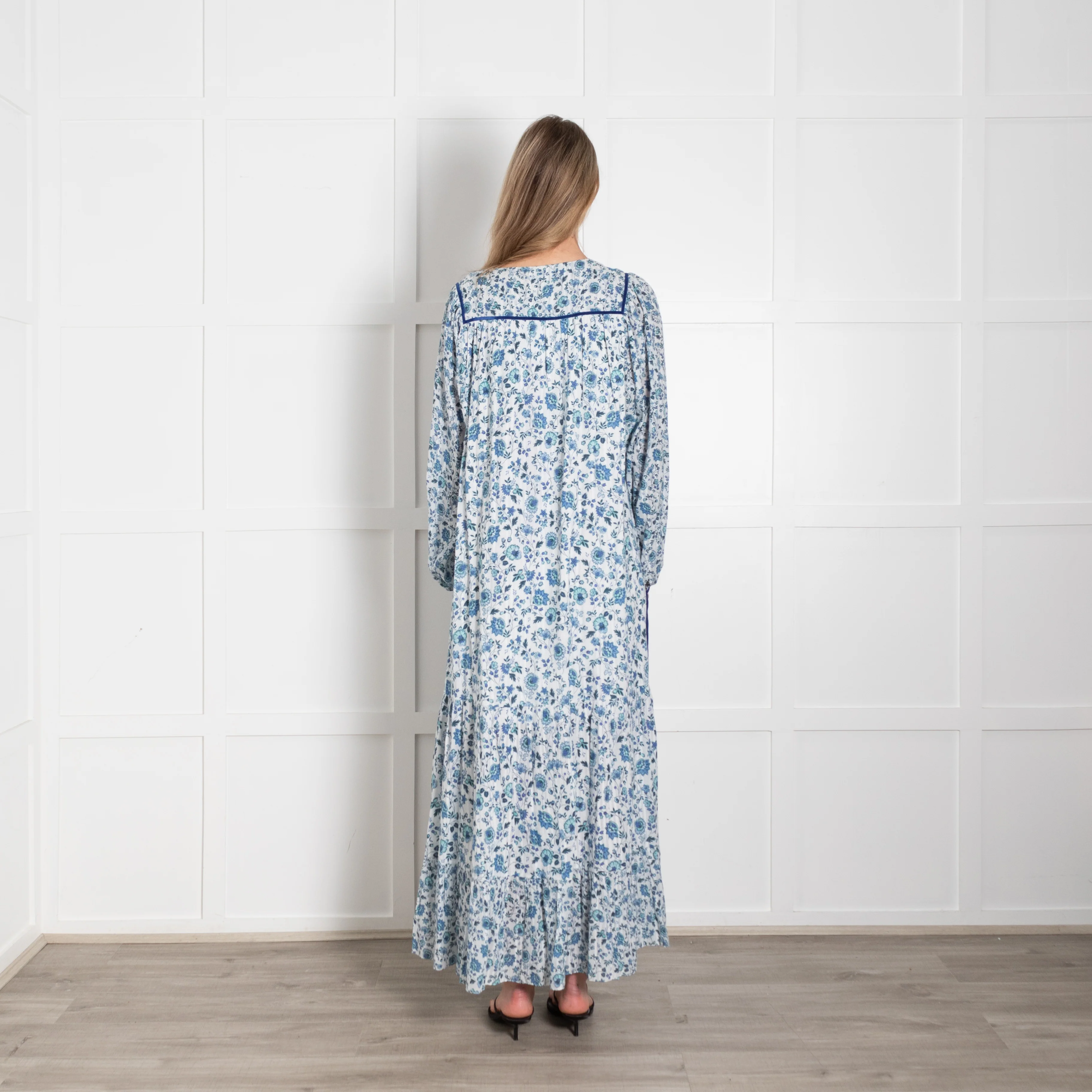 Beulah London Blue Floral Voluminous Sleeve Maxi Dress - Image 5