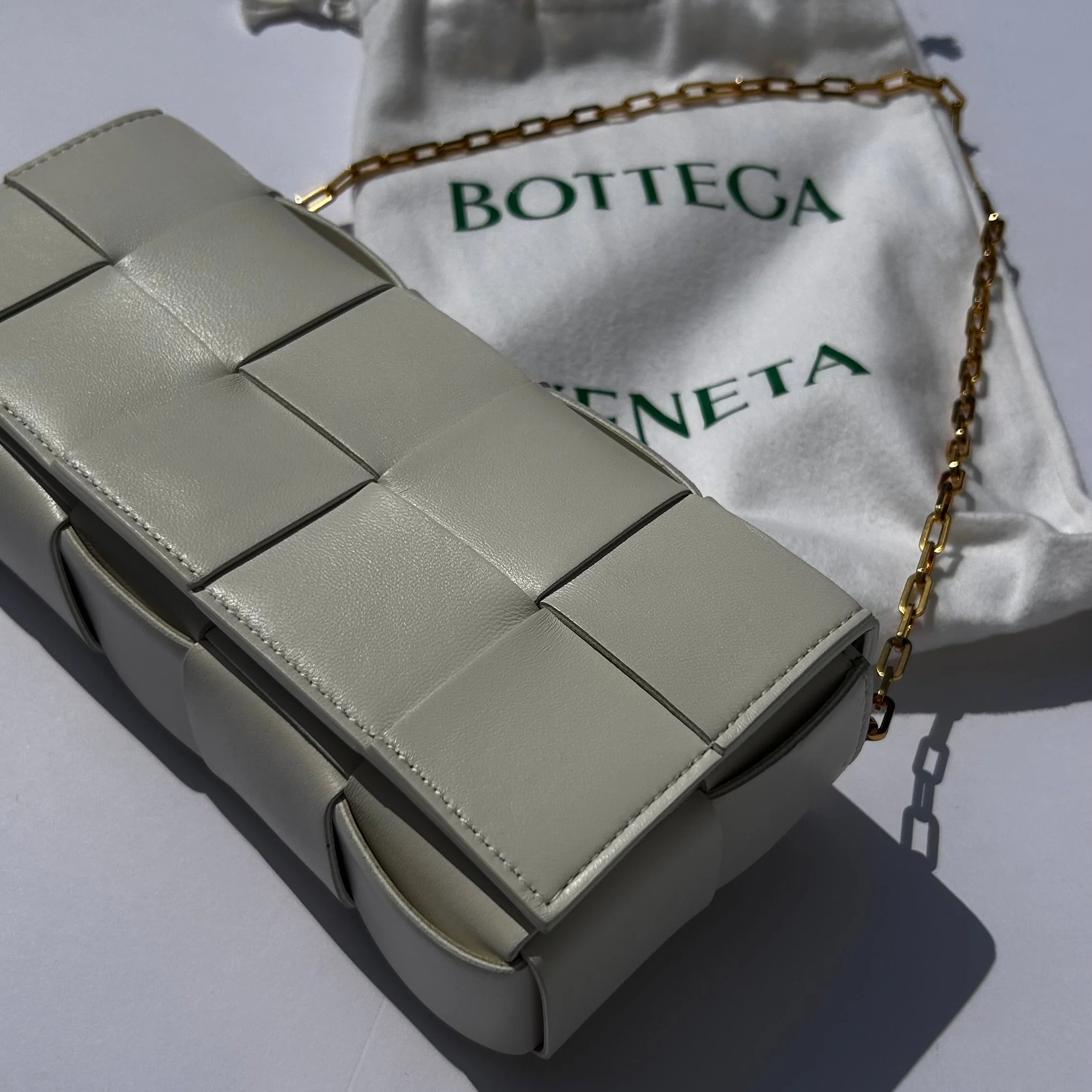 Bottega Veneta White Woven Intrecciato Casette Pochette with Chain Strap - Image 11