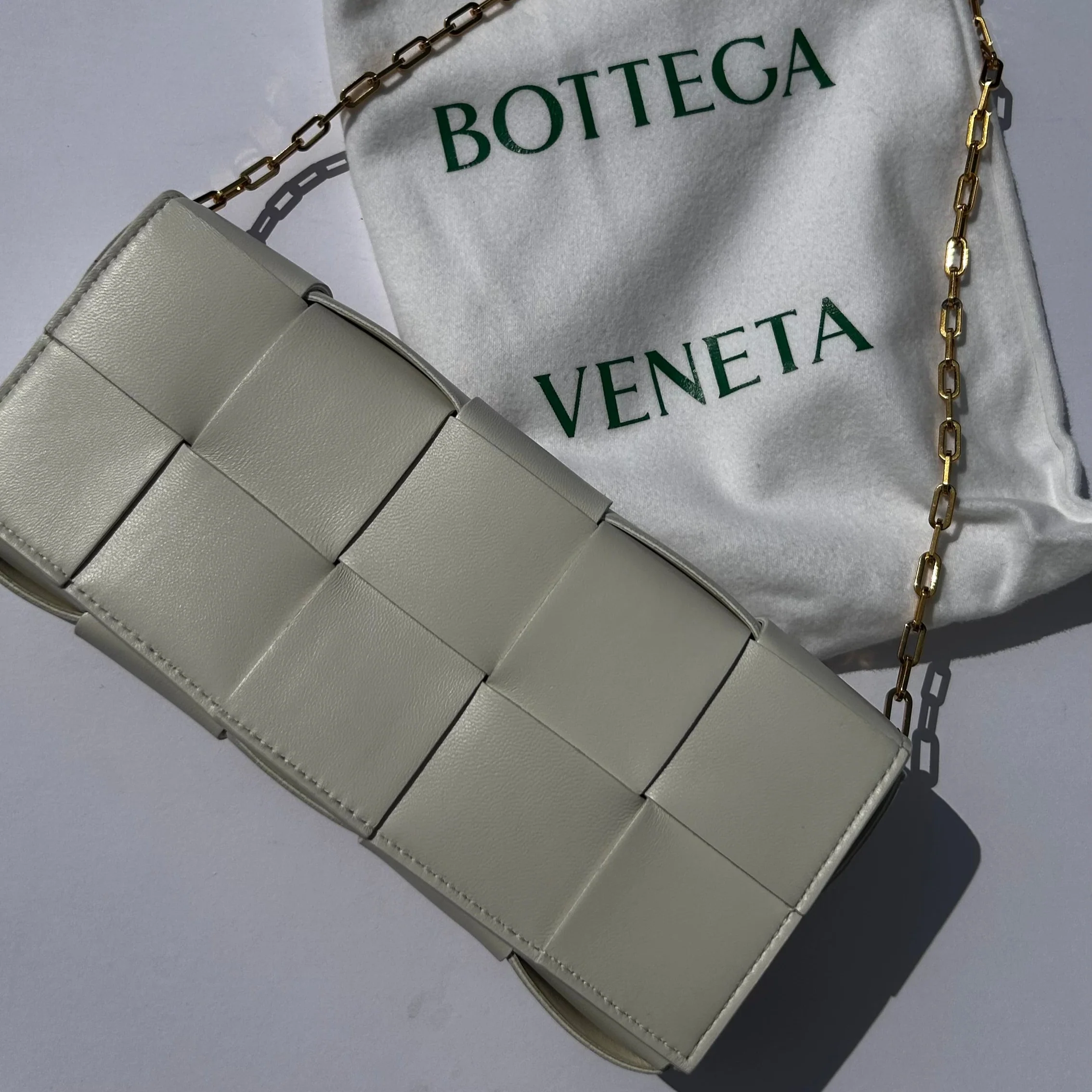 Bottega Veneta White Woven Intrecciato Casette Pochette with Chain Strap - Image 4