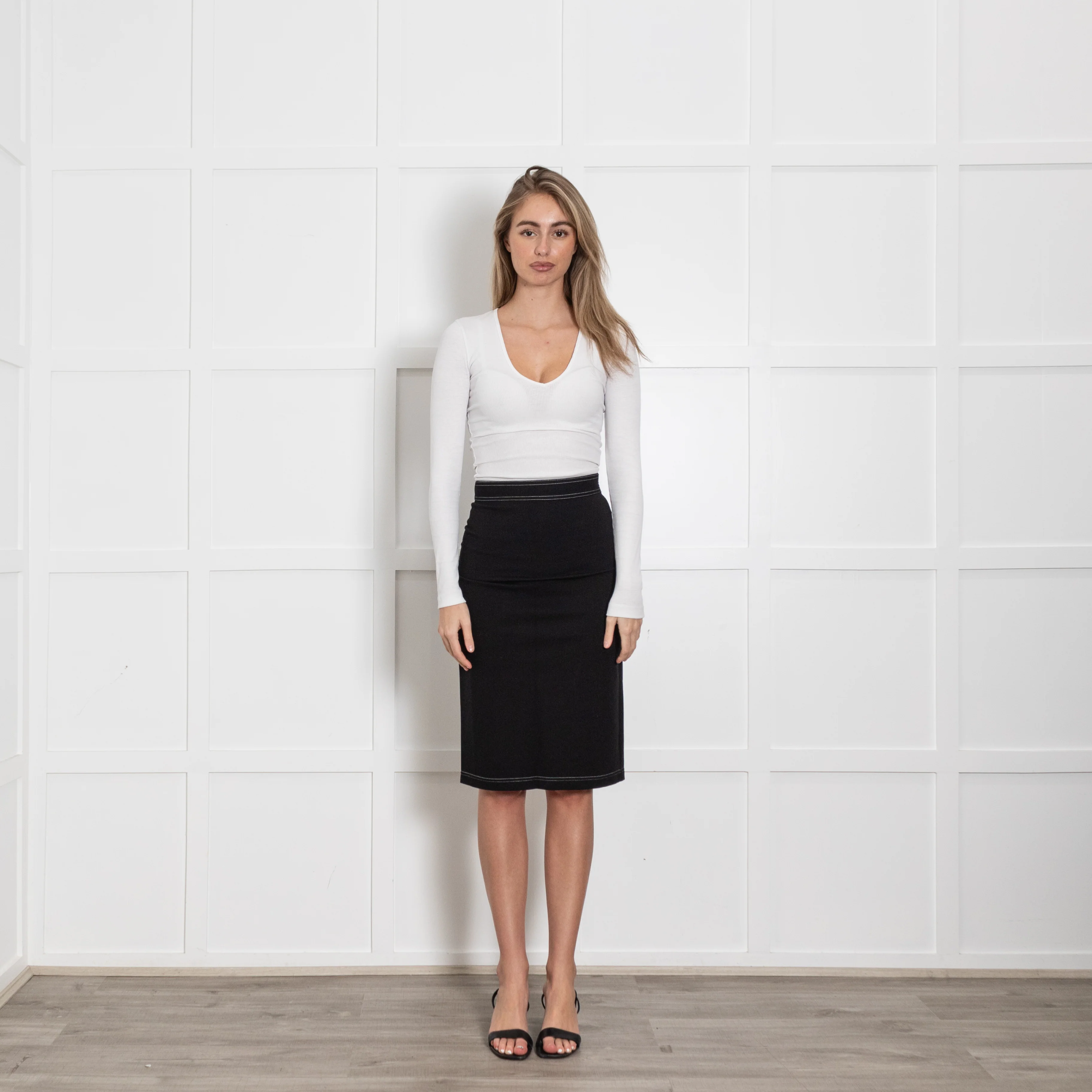 Burberry Black Stretch Skirt With White Stitching