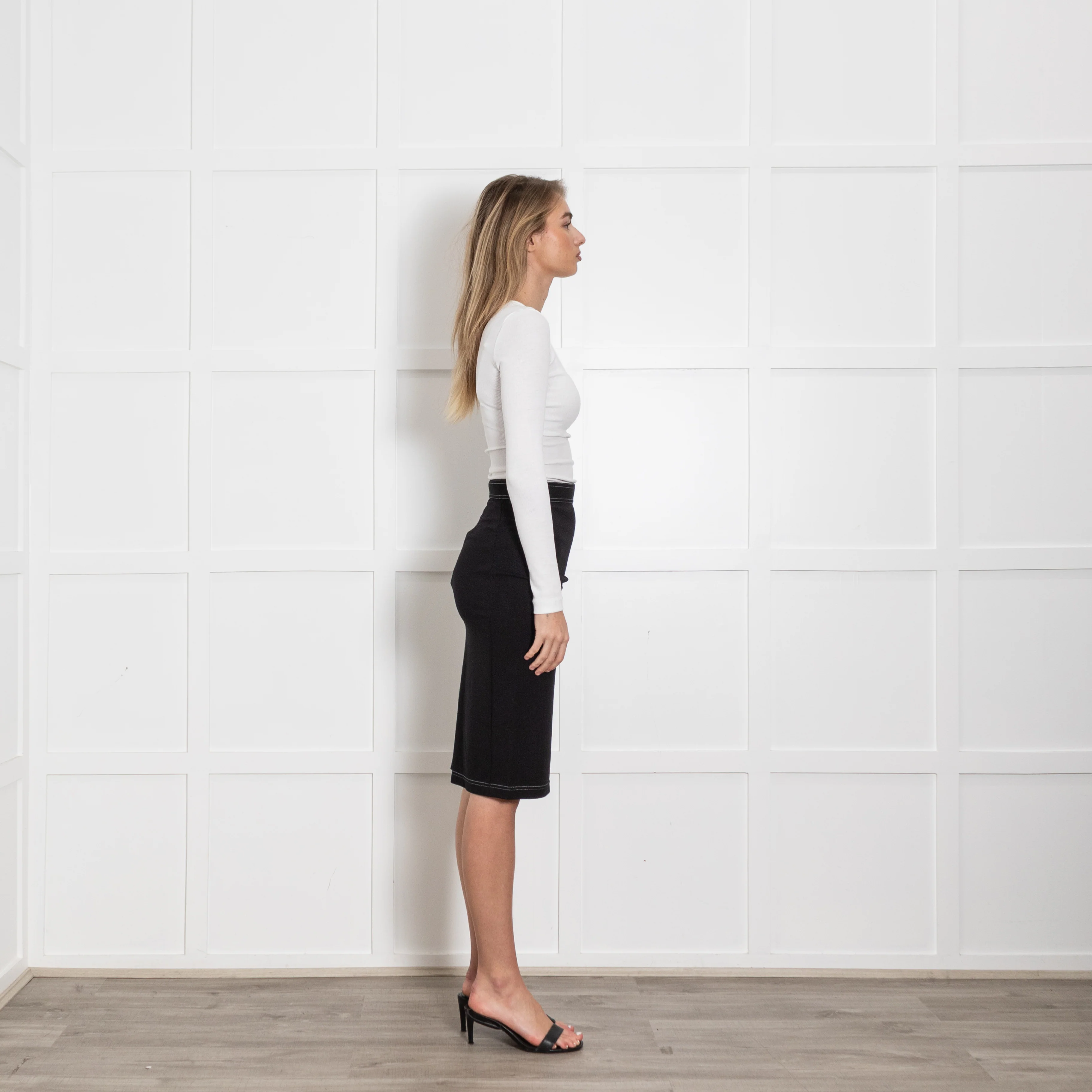Burberry Black Stretch Skirt With White Stitching - Image 6