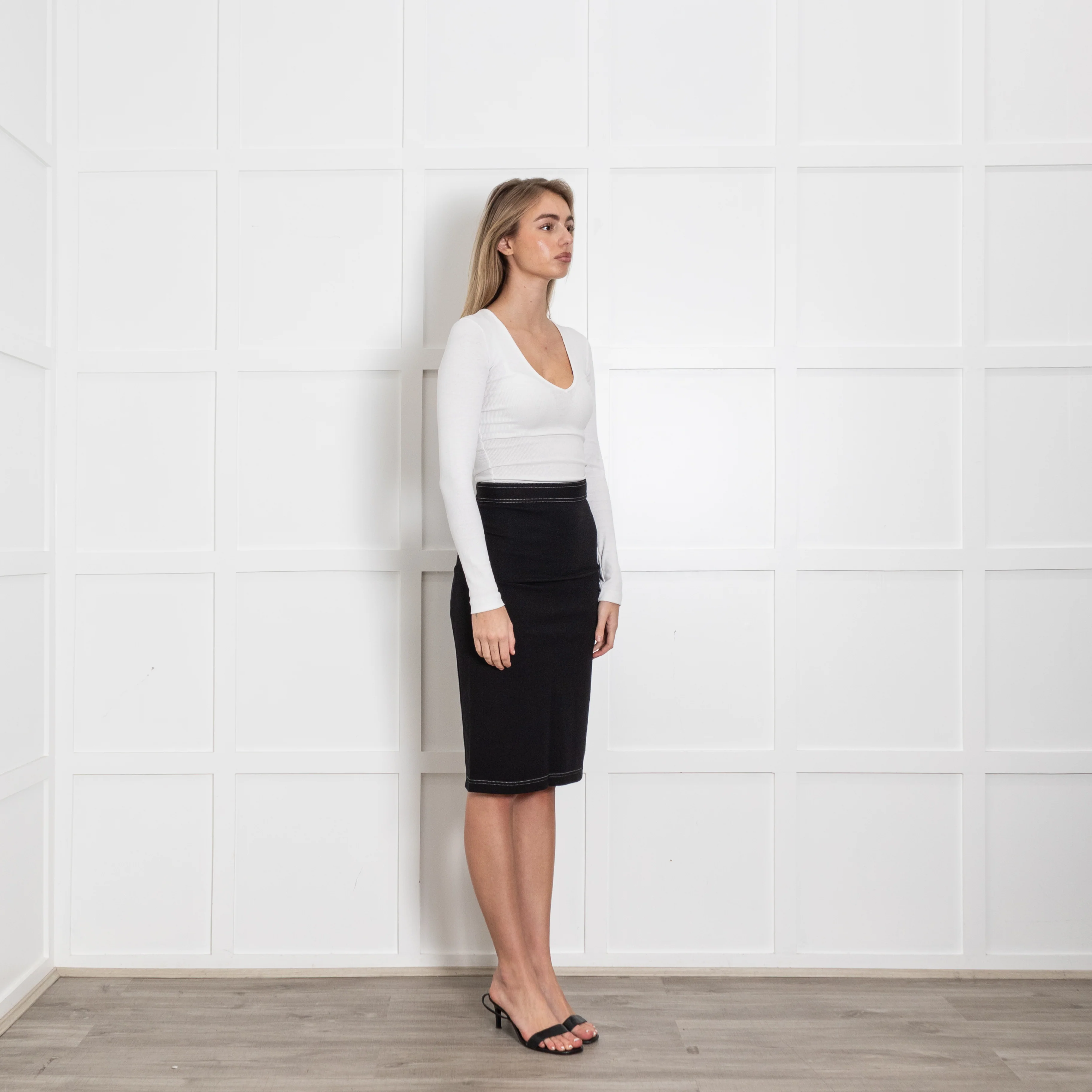 Burberry Black Stretch Skirt With White Stitching - Image 7