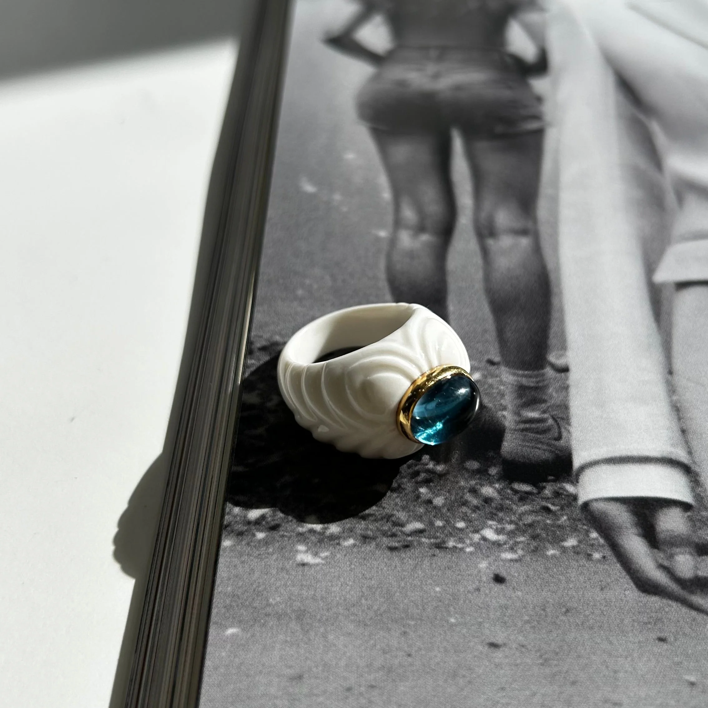 Bvlgari Chandra White Ceramic 18ct Yellow Gold Blue Topaz Ring - Image 2