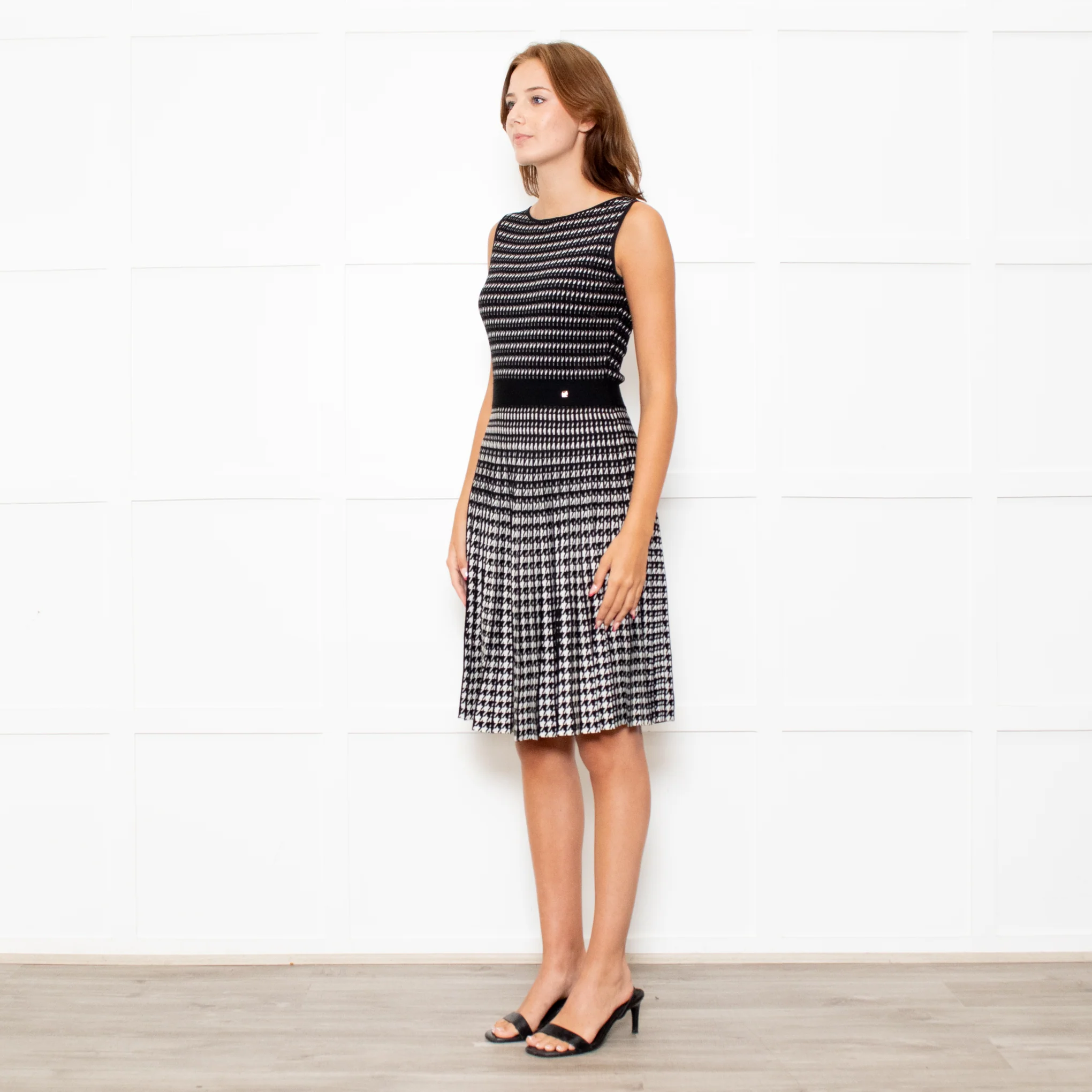 Carolina Herrera Black Ivory Hounds Tooth Check Knitted Dress - Image 3