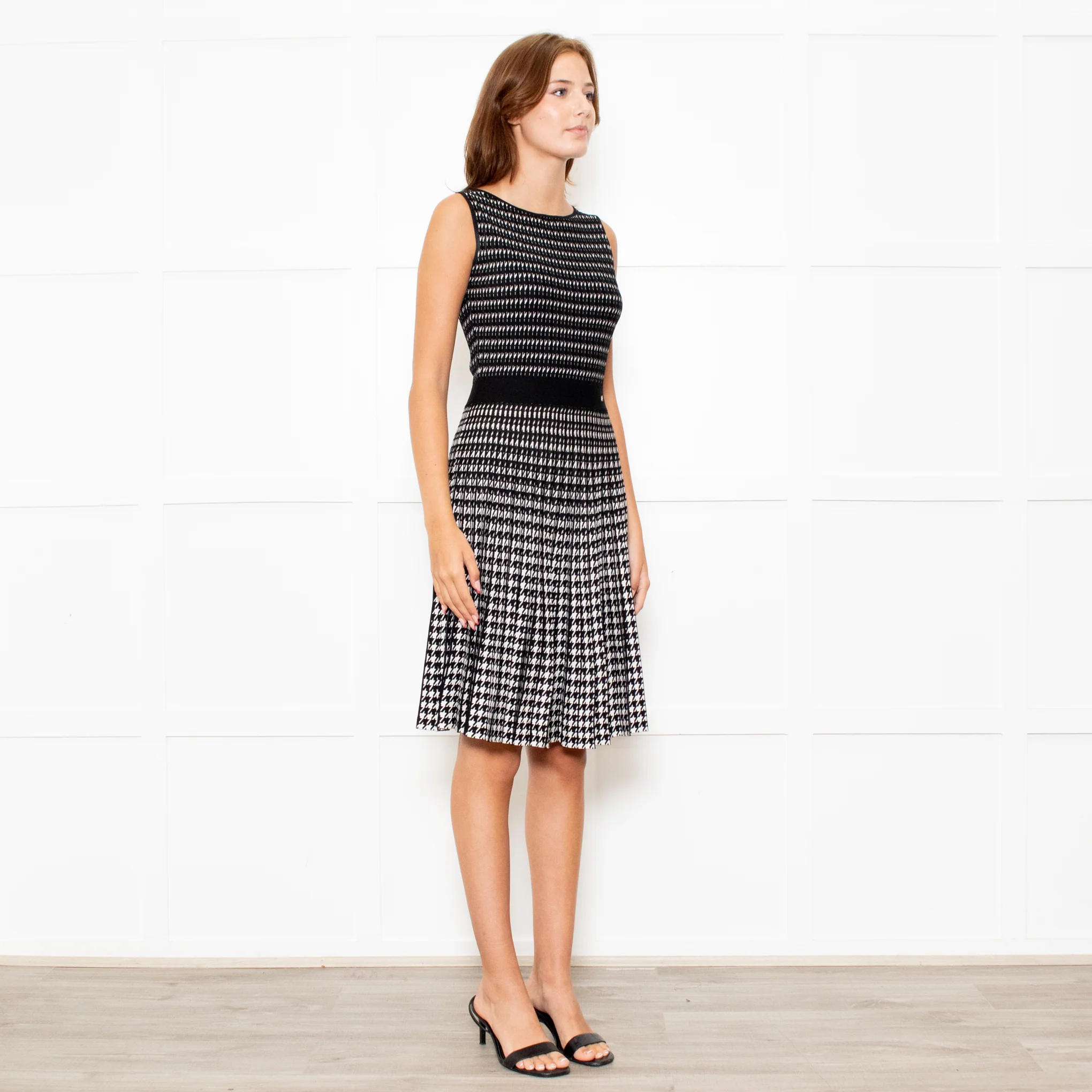 Carolina Herrera Black Ivory Hounds Tooth Check Knitted Dress - Image 7