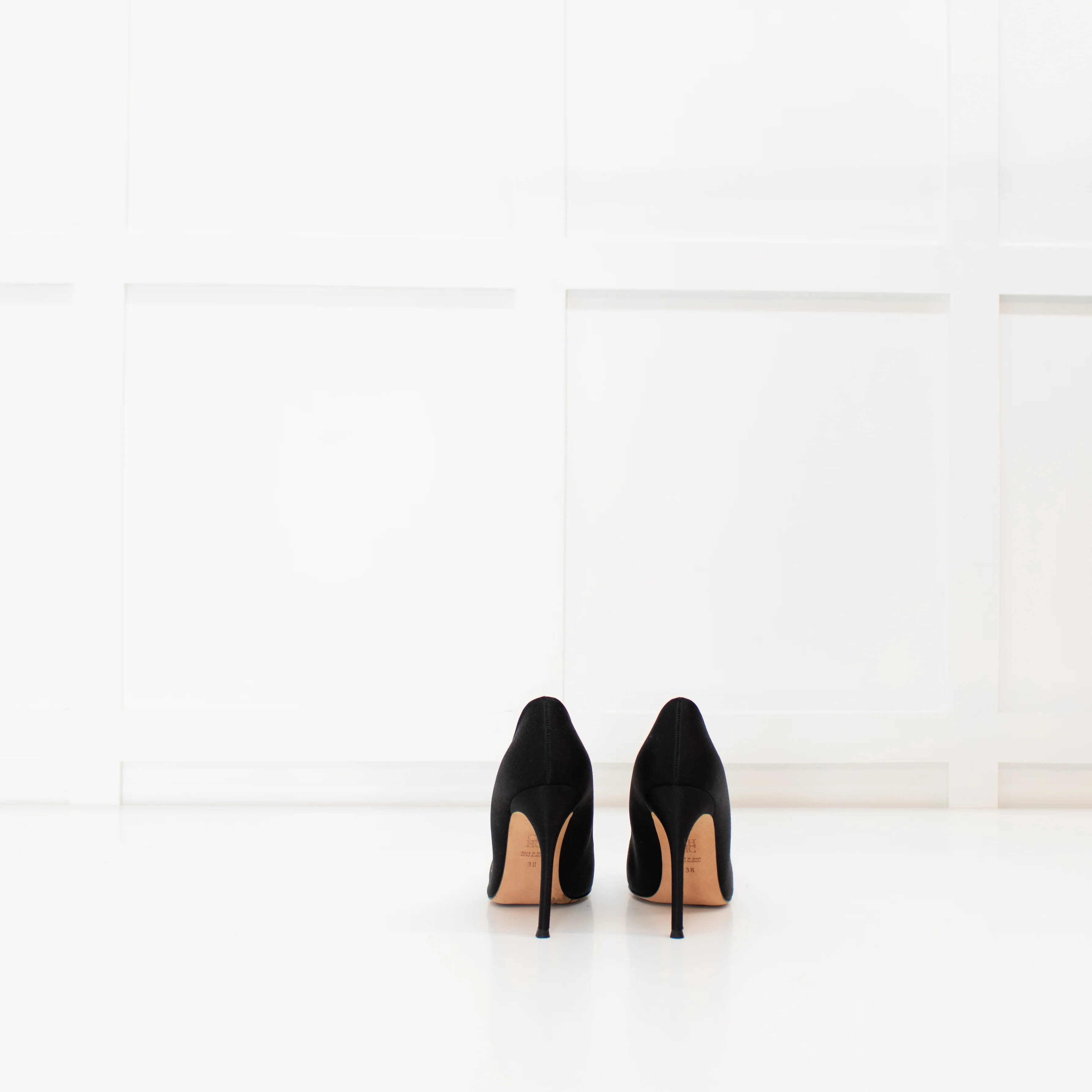 Carolina Herrera Black Satin Jewelled Buckle Heels - Image 4