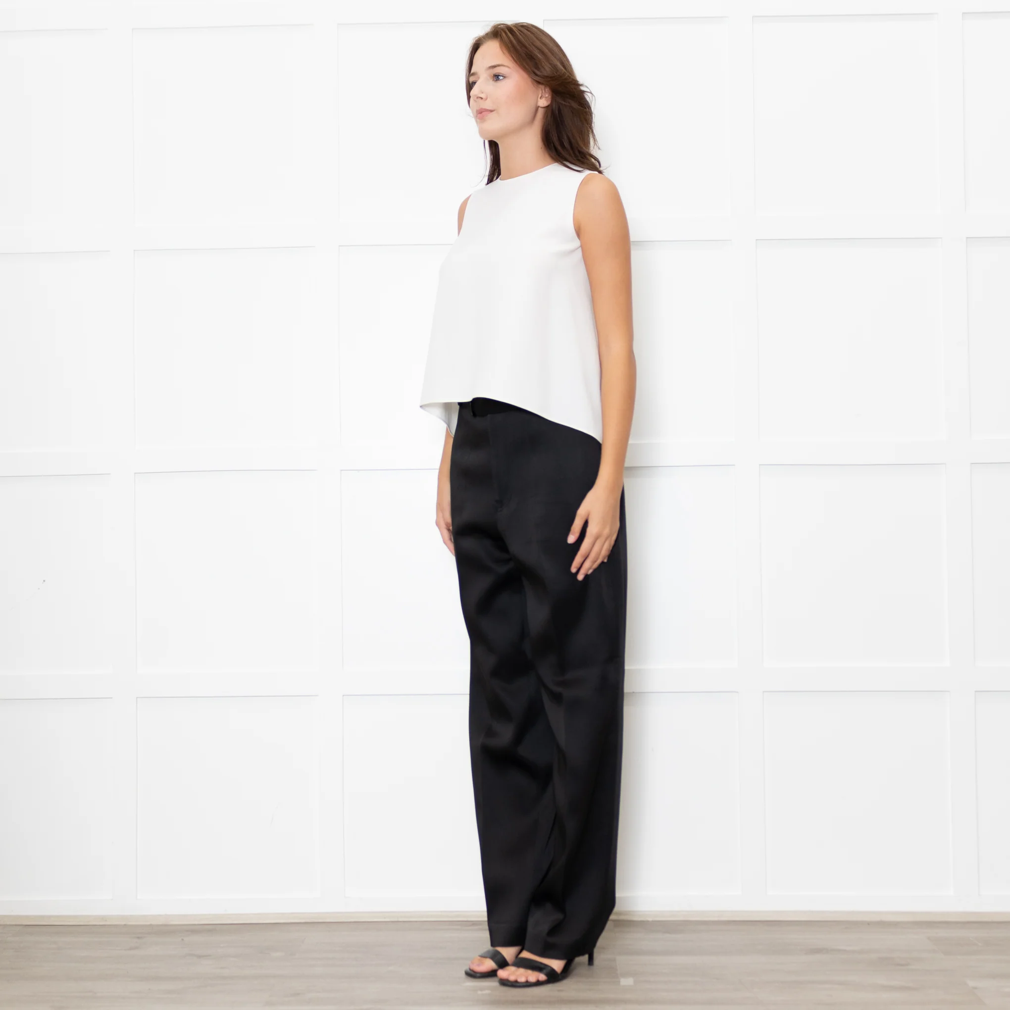 Carolina Herrera Cream Crepe Sleeveless Flowy Cami Top - Image 3