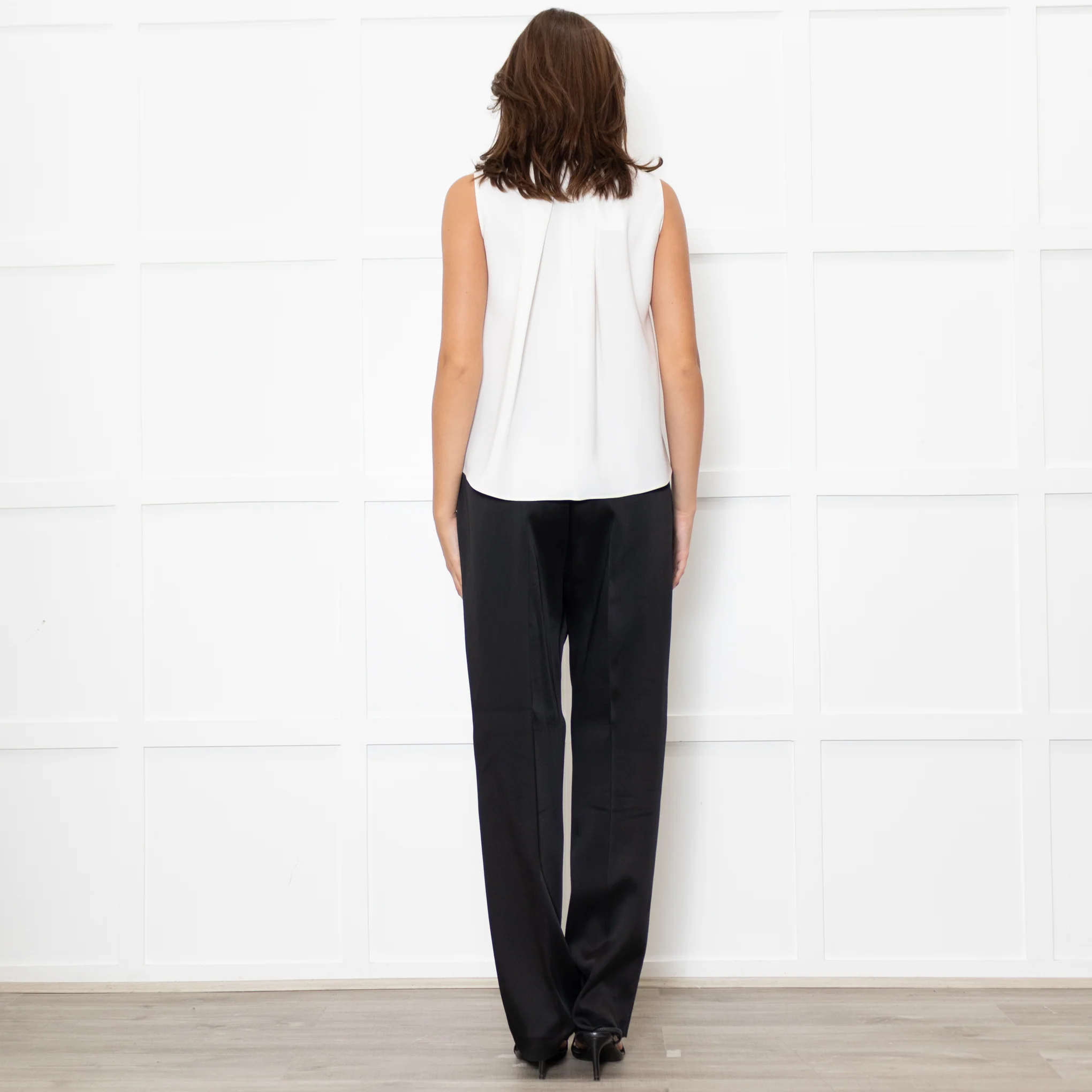 Carolina Herrera Cream Crepe Sleeveless Flowy Cami Top - Image 5