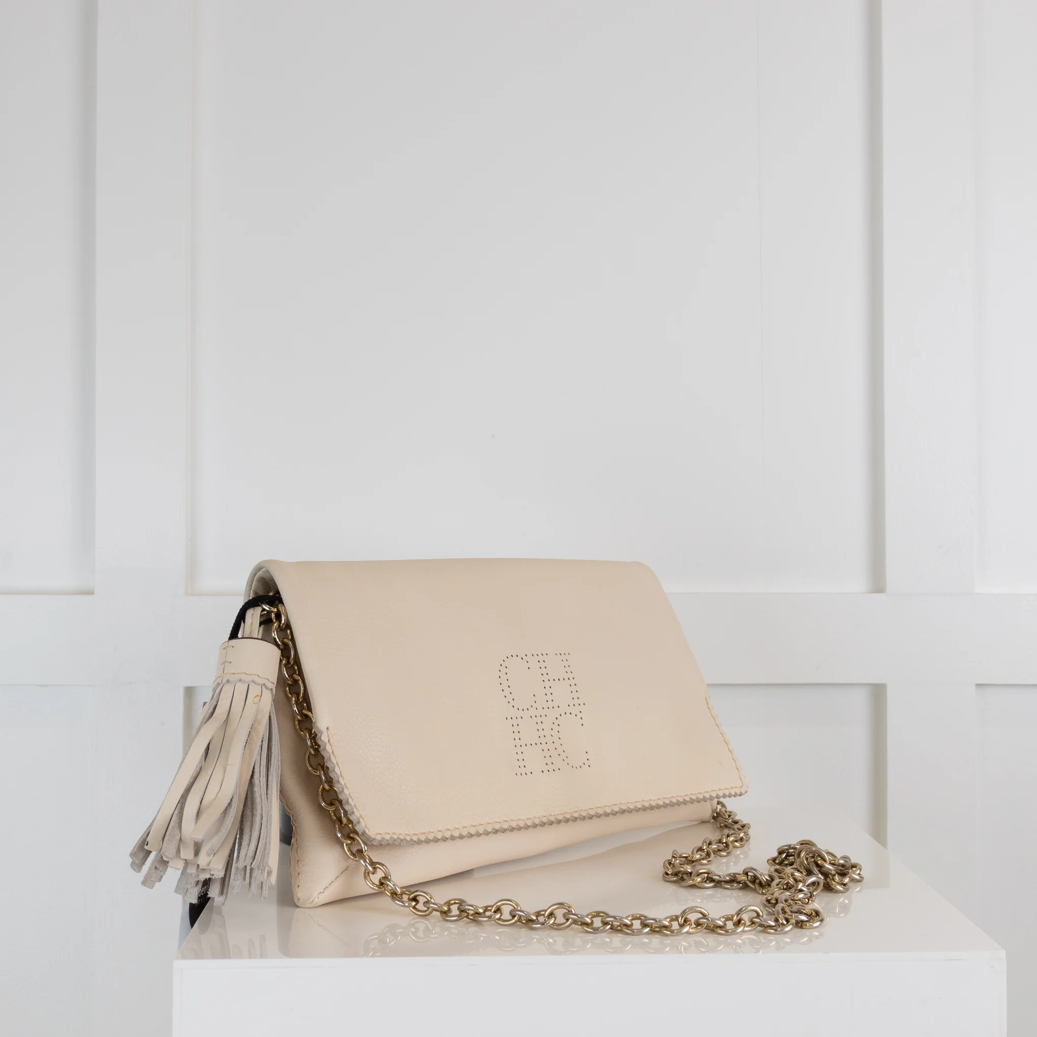 Carolina Herrera Cream Leather Clutch with Tassle and Chain Strape - Image 3