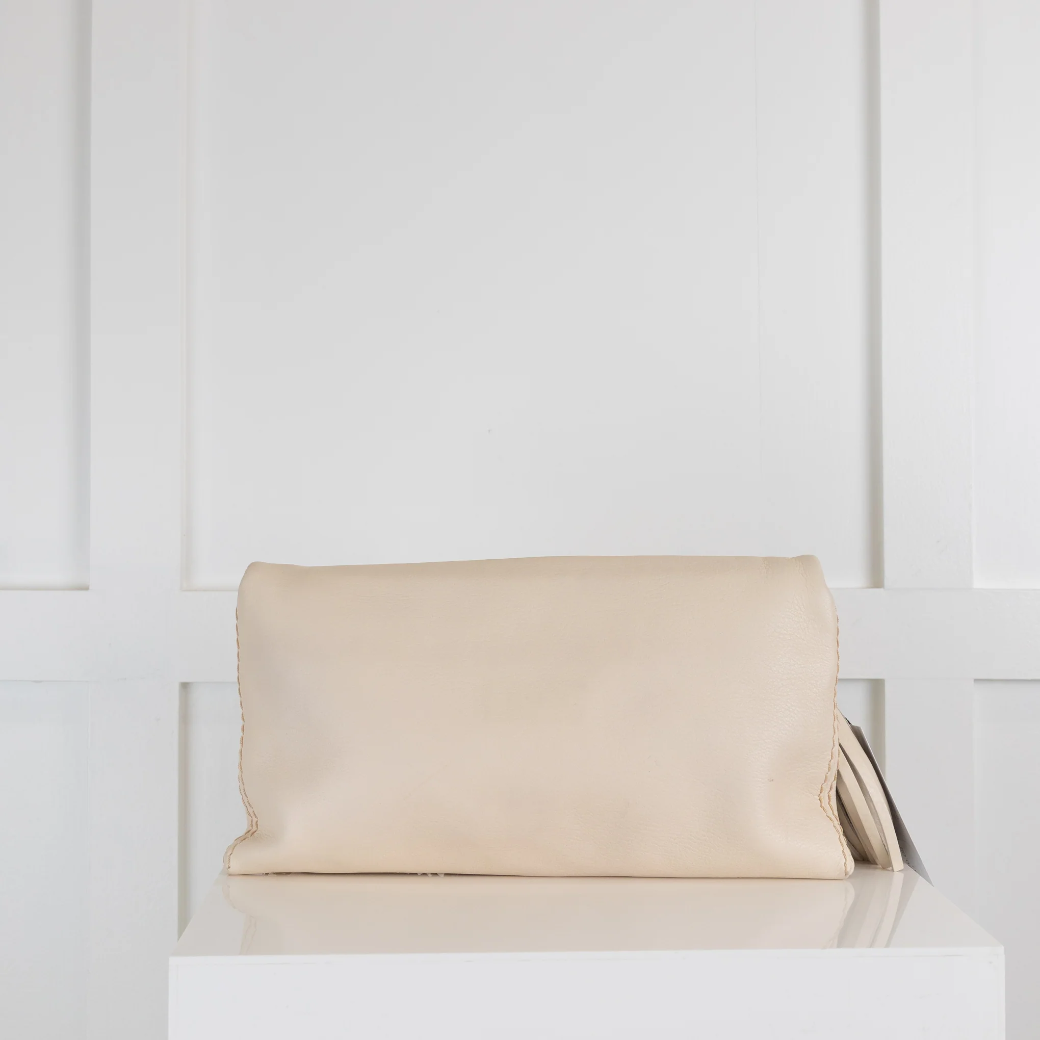 Carolina Herrera Cream Leather Clutch with Tassle and Chain Strape - Image 4