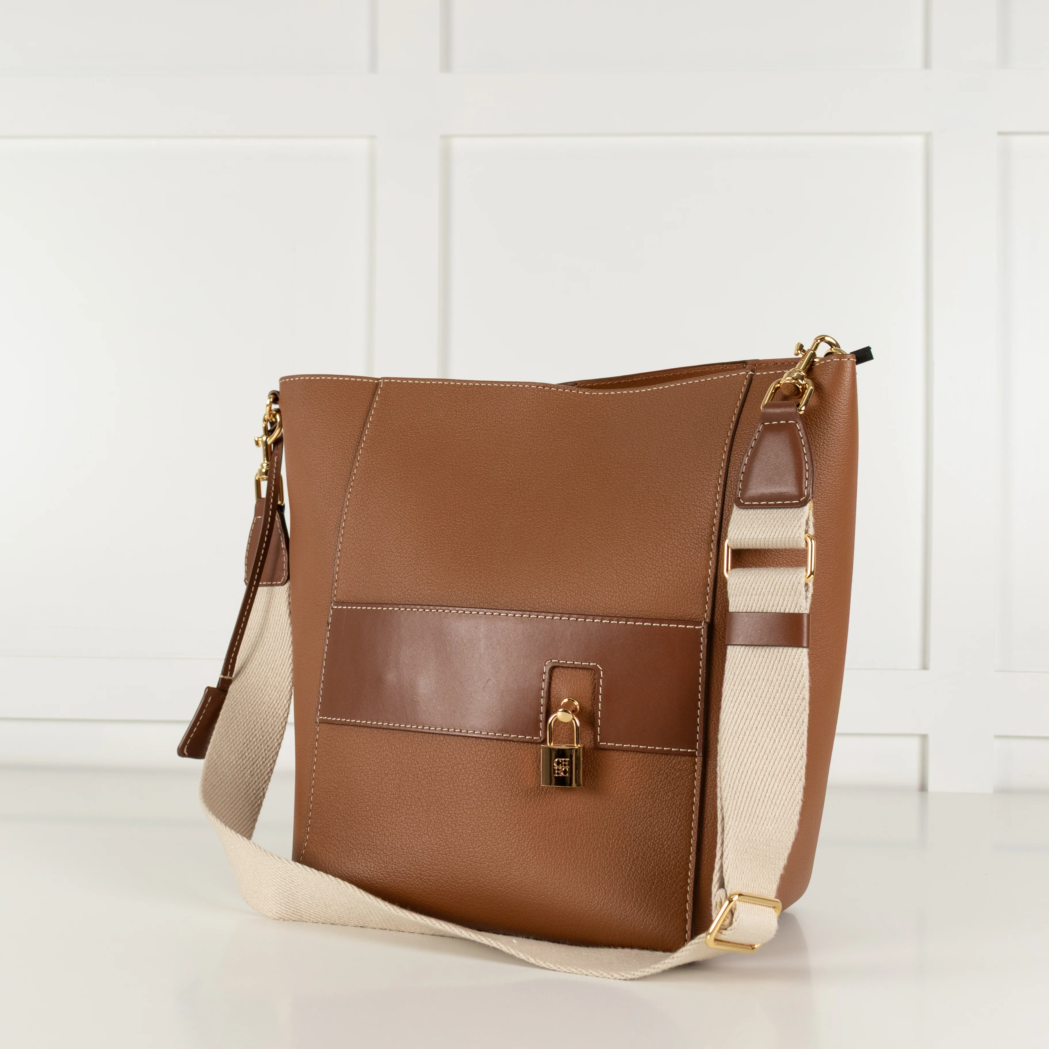 Carolina Herrera Tan Crossbody Bag - Image 10