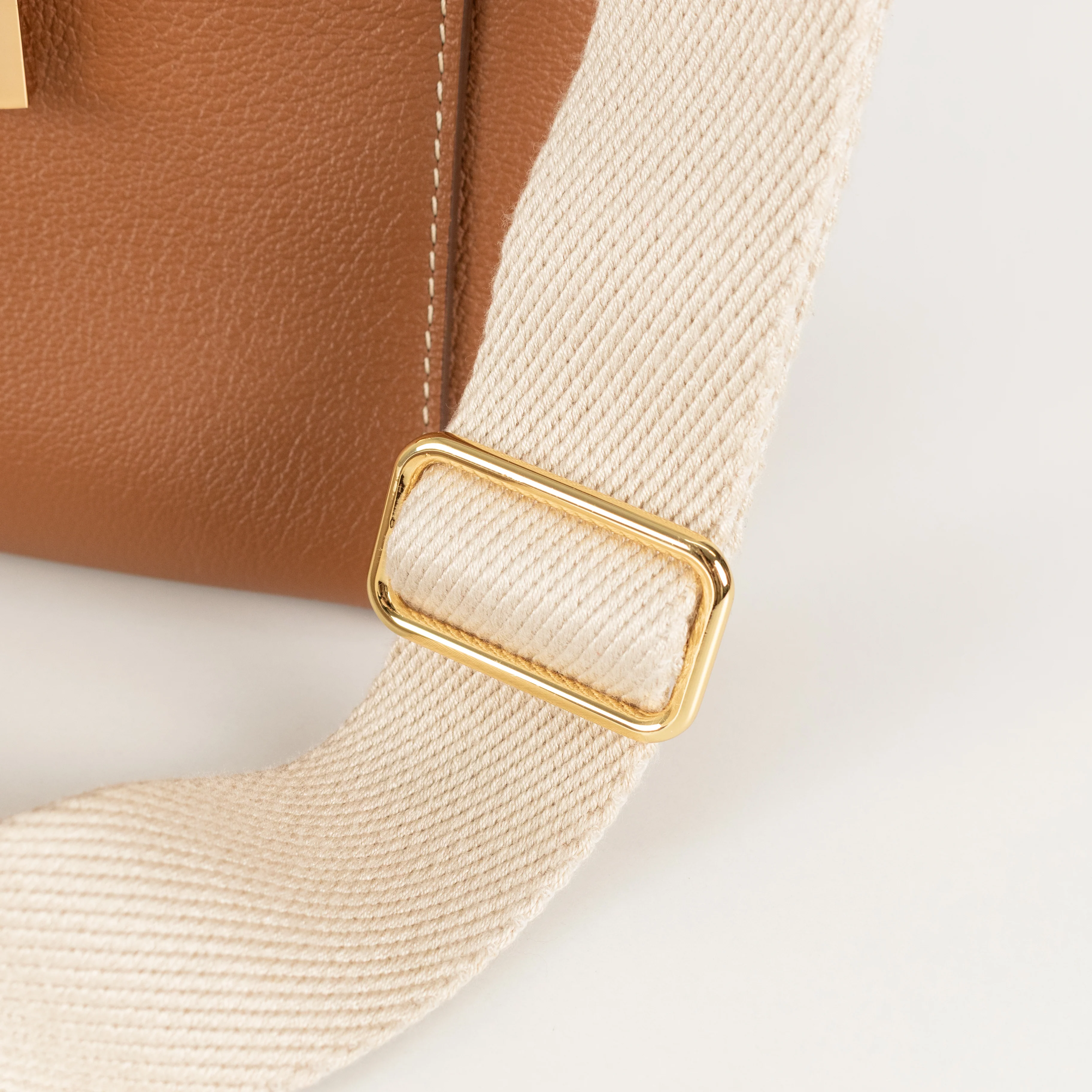 Carolina Herrera Tan Crossbody Bag - Image 13
