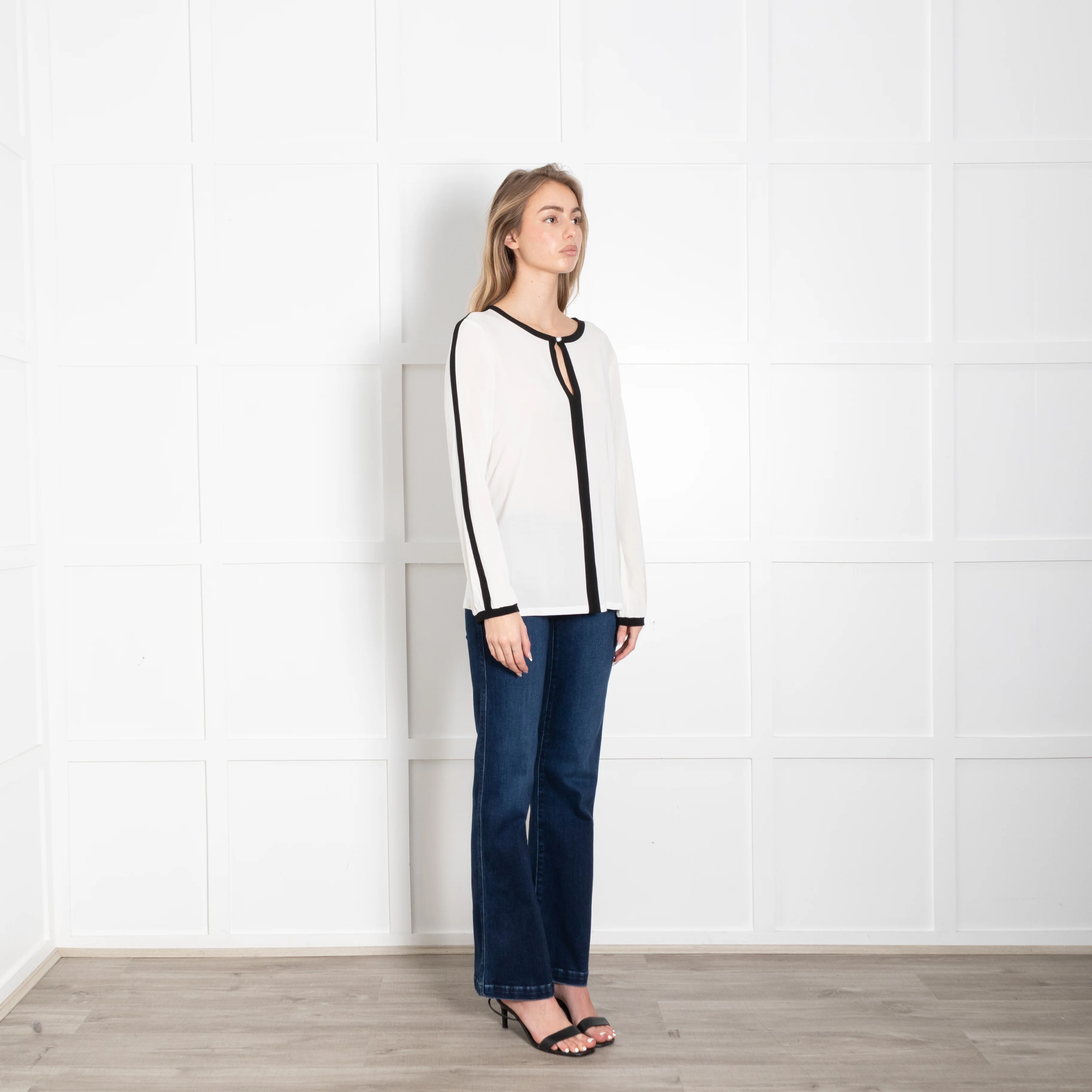 Carolina Herrera White Blouse With Black Detail And Pearl Neck Button - Image 3