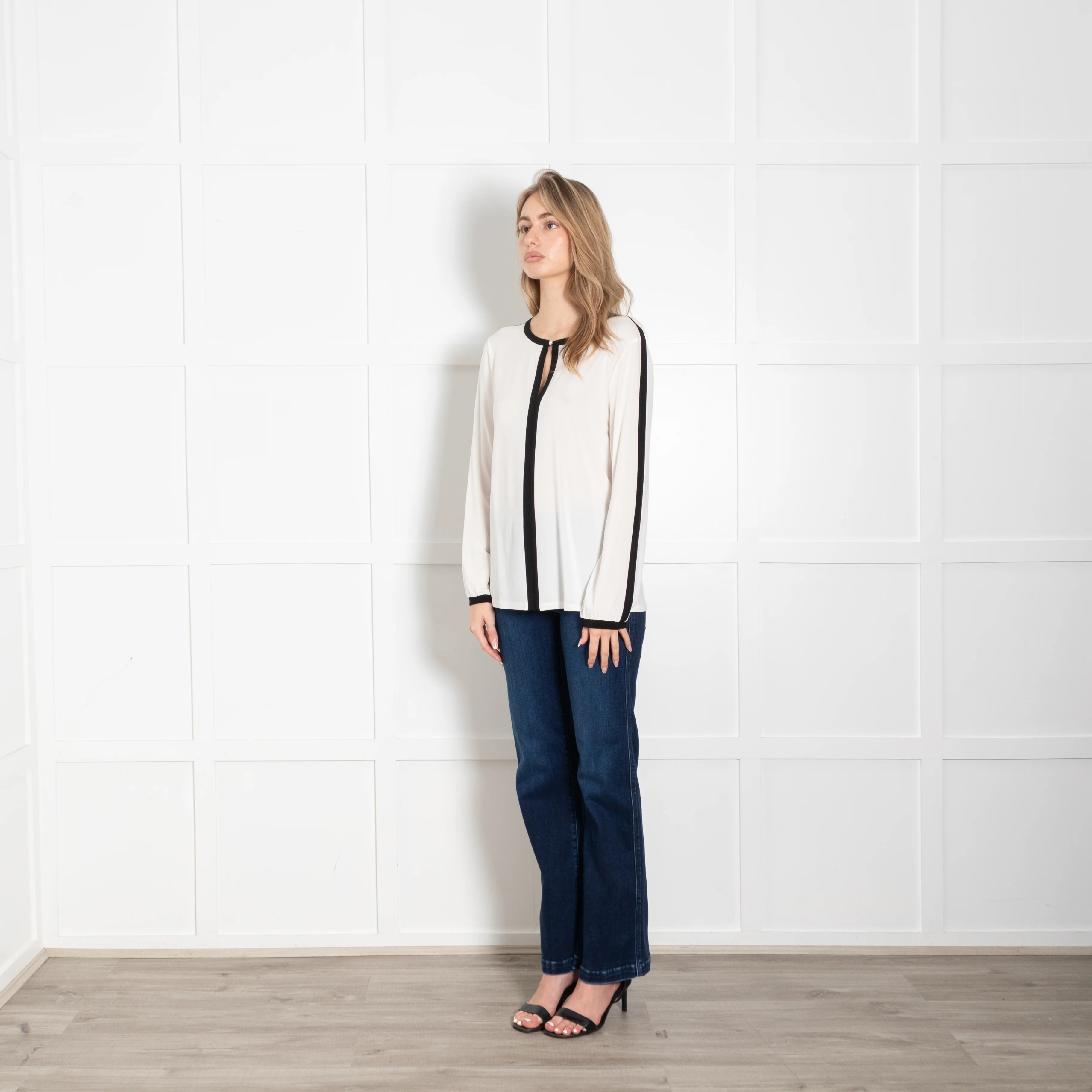 Carolina Herrera White Blouse With Black Detail And Pearl Neck Button - Image 7