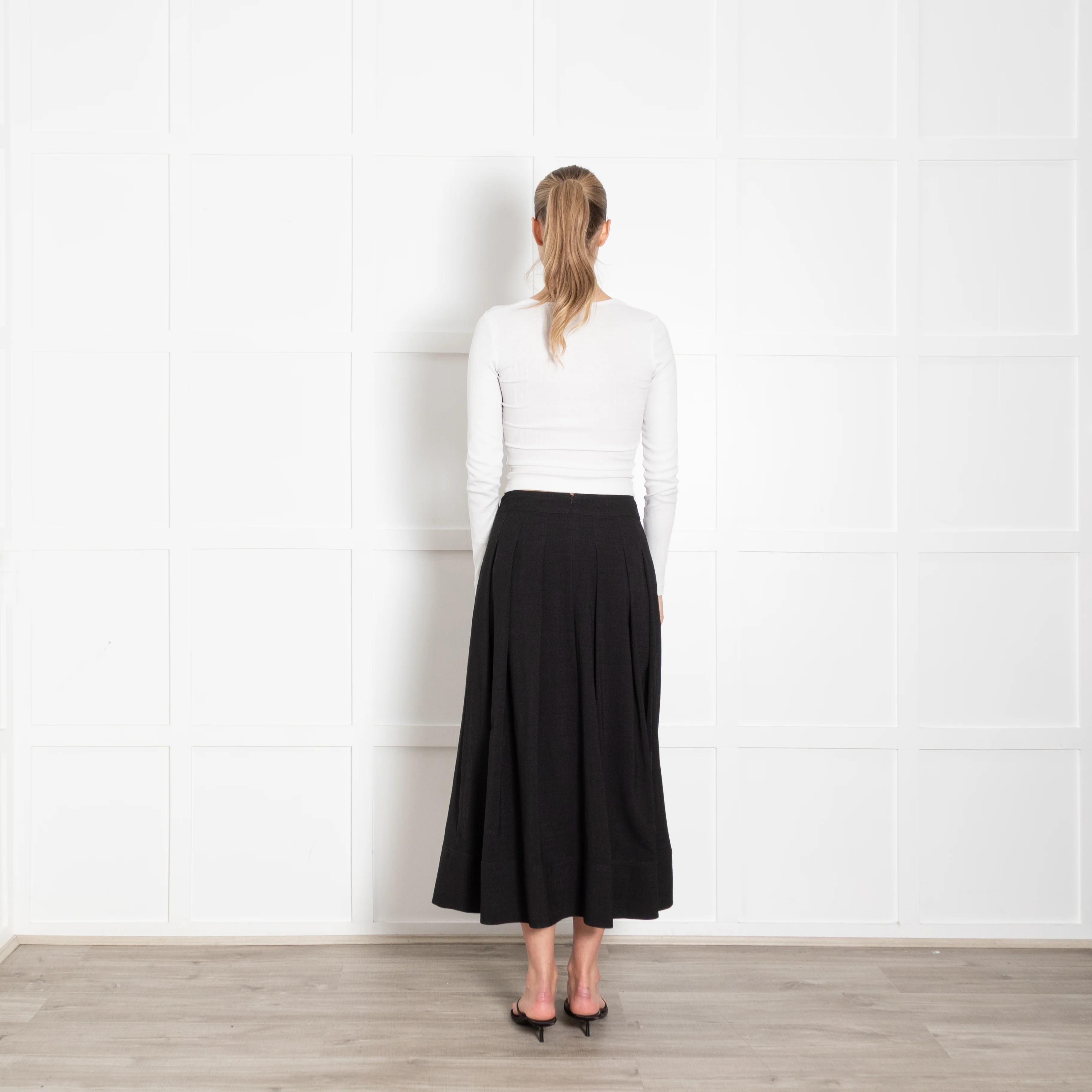 Cefinn Black Crepe Midi Skirt with Pleat Waist - Image 5
