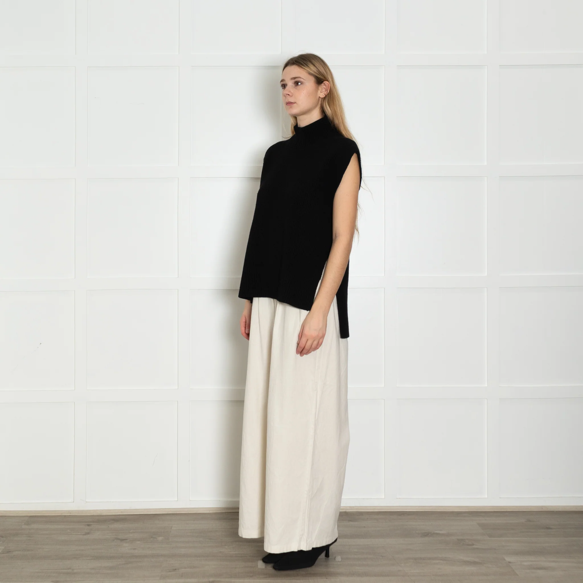 Cefinn Black Ribbed Knit Sleeveless Top - Image 3