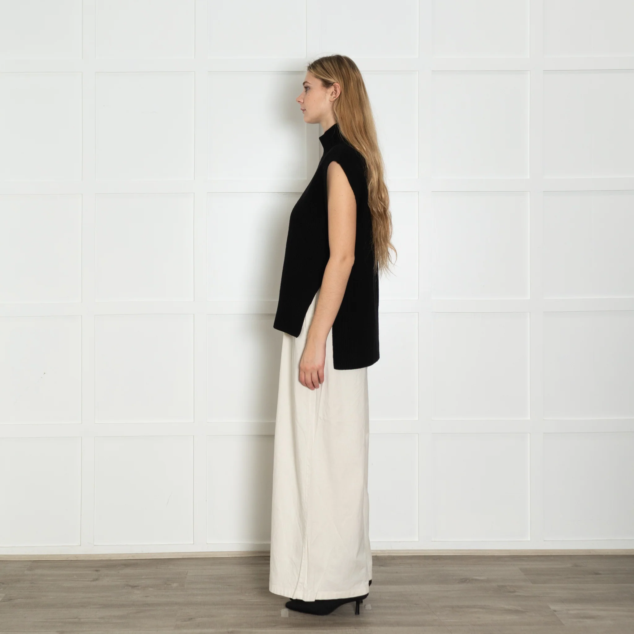 Cefinn Black Ribbed Knit Sleeveless Top - Image 4