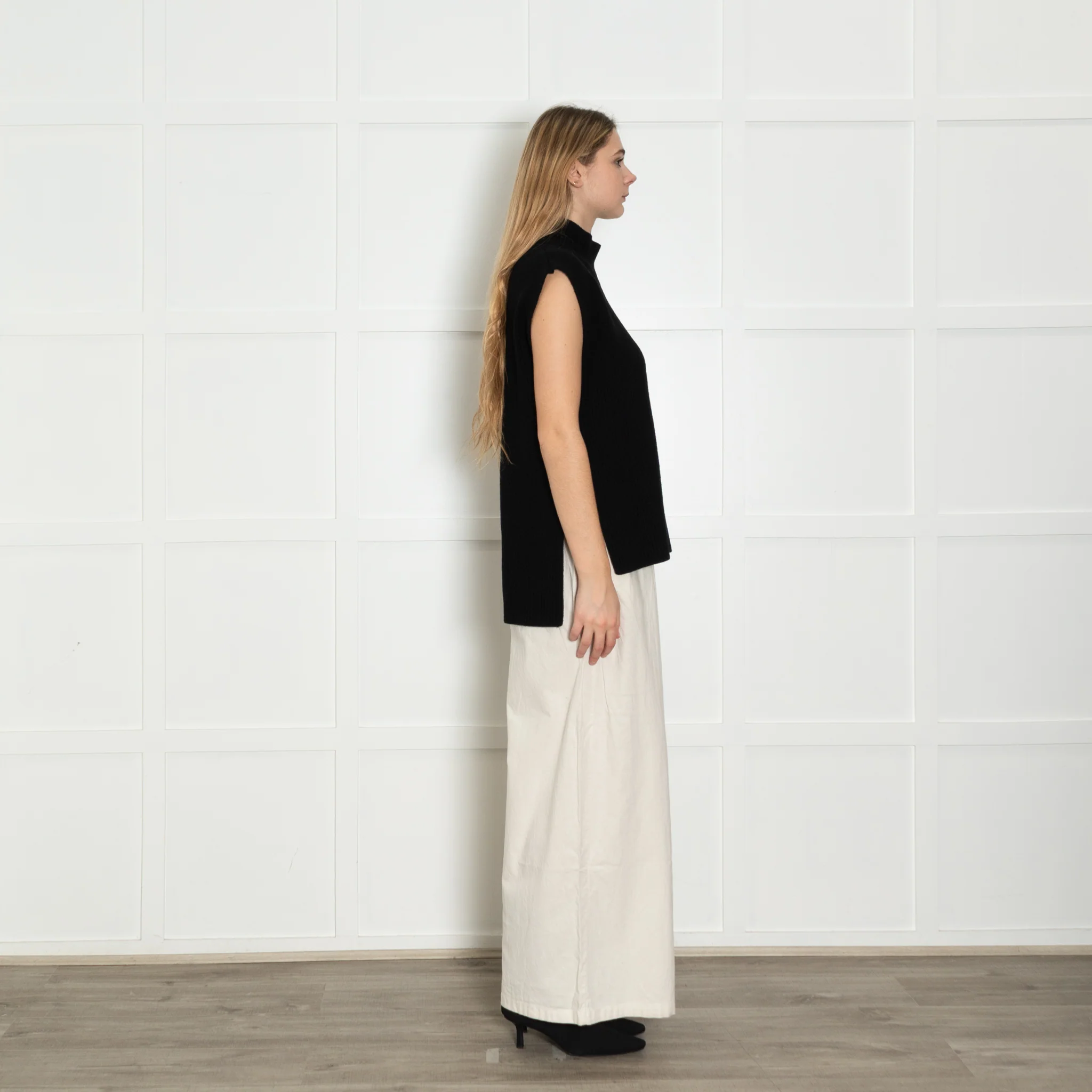 Cefinn Black Ribbed Knit Sleeveless Top - Image 6